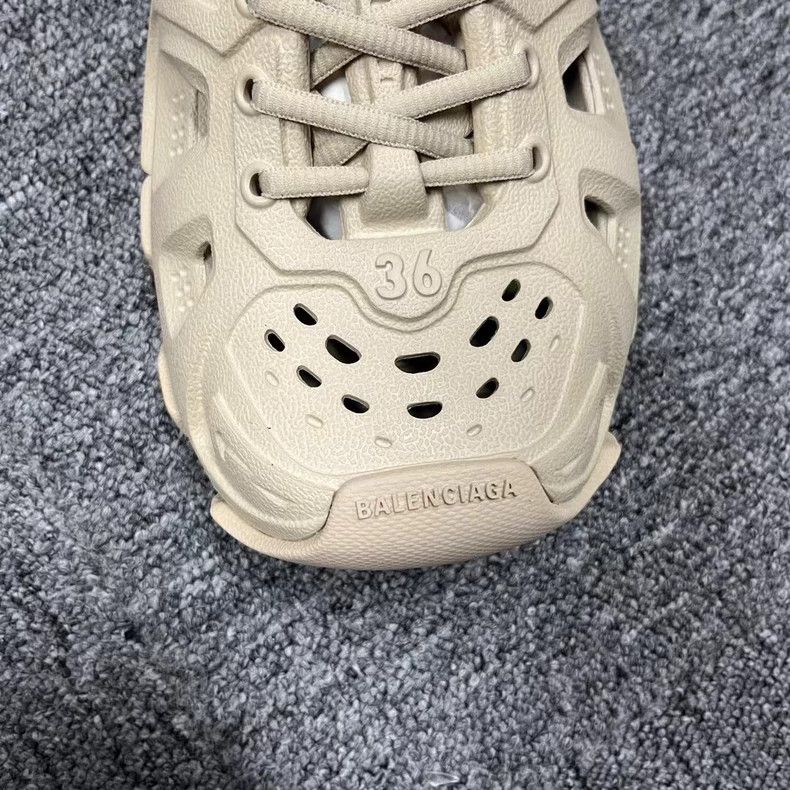 Balenciaga Balenciaga latest sand color rubber anti-slip hollow shoes 43 Size US 5 / EU 37 - 5 Thumbnail