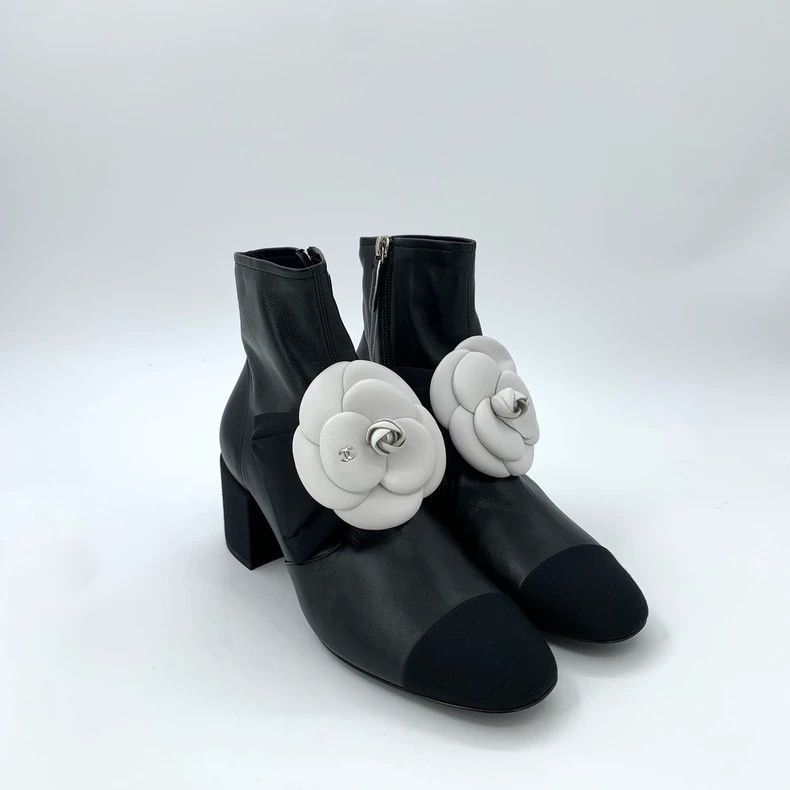 Chanel Chanel Chanel Size 38.5 Black Leather Camellia Decorated Chunky Heel Short Boots Size US 6 / EU 39 - 2 Thumbnail