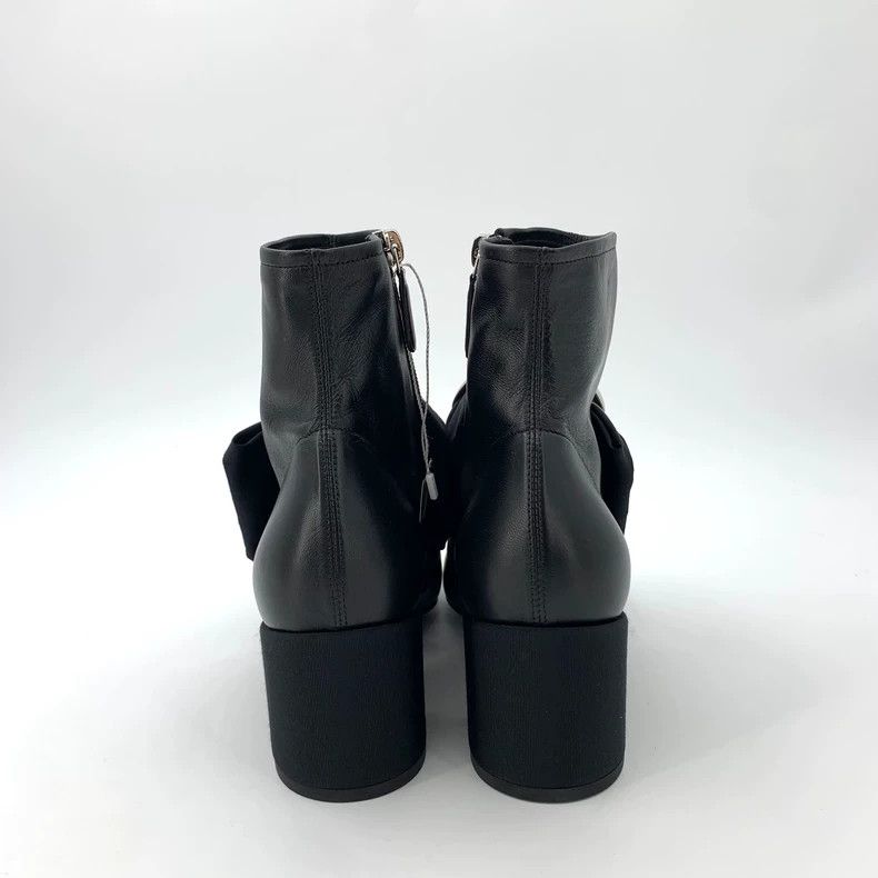 Chanel Chanel Chanel Size 38.5 Black Leather Camellia Decorated Chunky Heel Short Boots Size US 6 / EU 39 - 4 Thumbnail