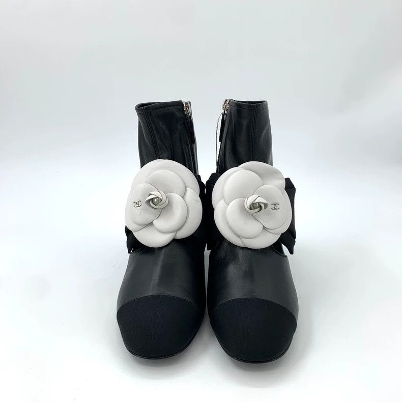 Chanel Chanel Chanel Size 38.5 Black Leather Camellia Decorated Chunky Heel Short Boots Size US 6 / EU 39 - 3 Thumbnail