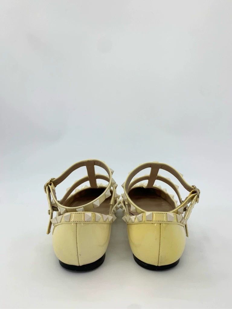 Valentino Valentino Size 37.5 Studs Design Yellow Patent Leather Flat Casual Shoes Size US 6 / IT 36 - 4 Thumbnail