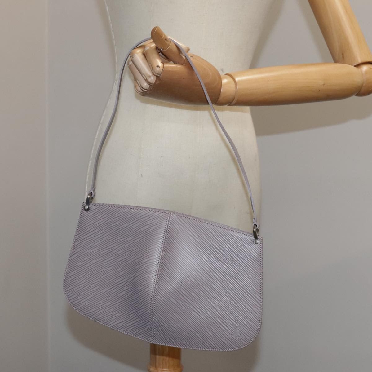Louis Vuitton Demi Lune Grey Leather Clutch Bag (Pre-Owned) Size ONE SIZE - 15 Thumbnail
