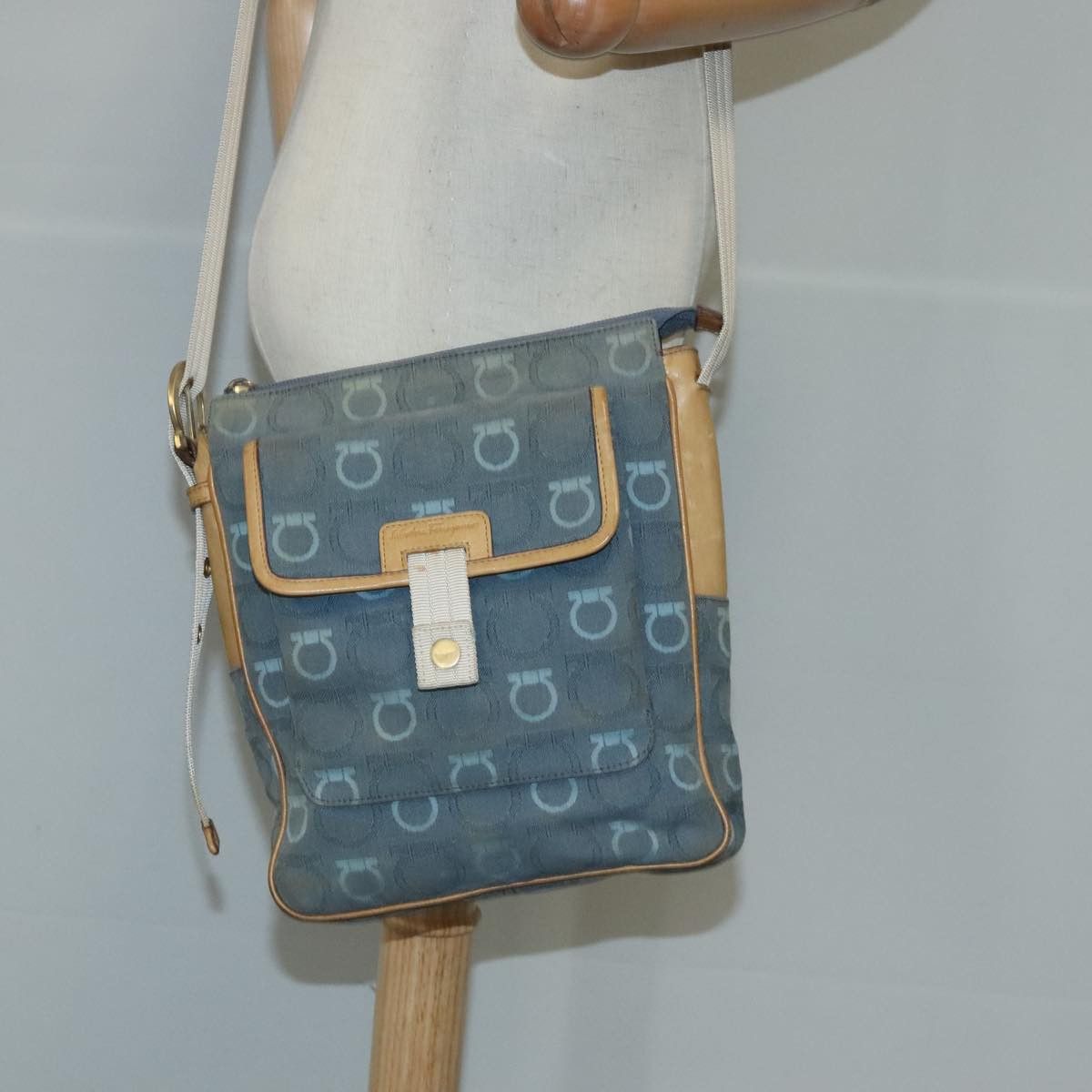 Salvatore Ferragamo Gancini Blue Denim - Jeans Shoulder Bag (Pre-Owned) Size ONE SIZE - 13 Thumbnail