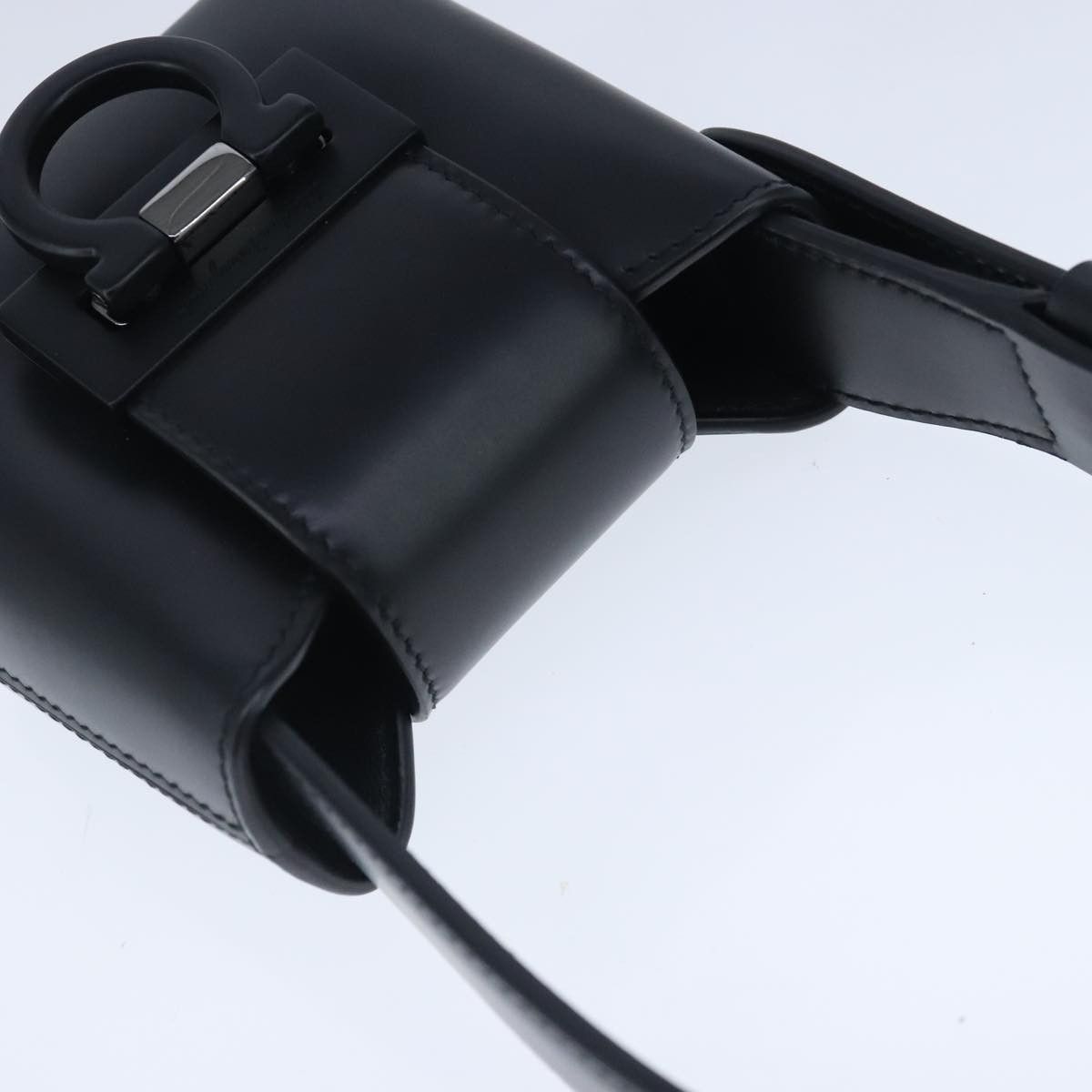 Salvatore Ferragamo Gancini Black Leather Handbag (Pre-Owned) Size ONE SIZE - 15 Thumbnail