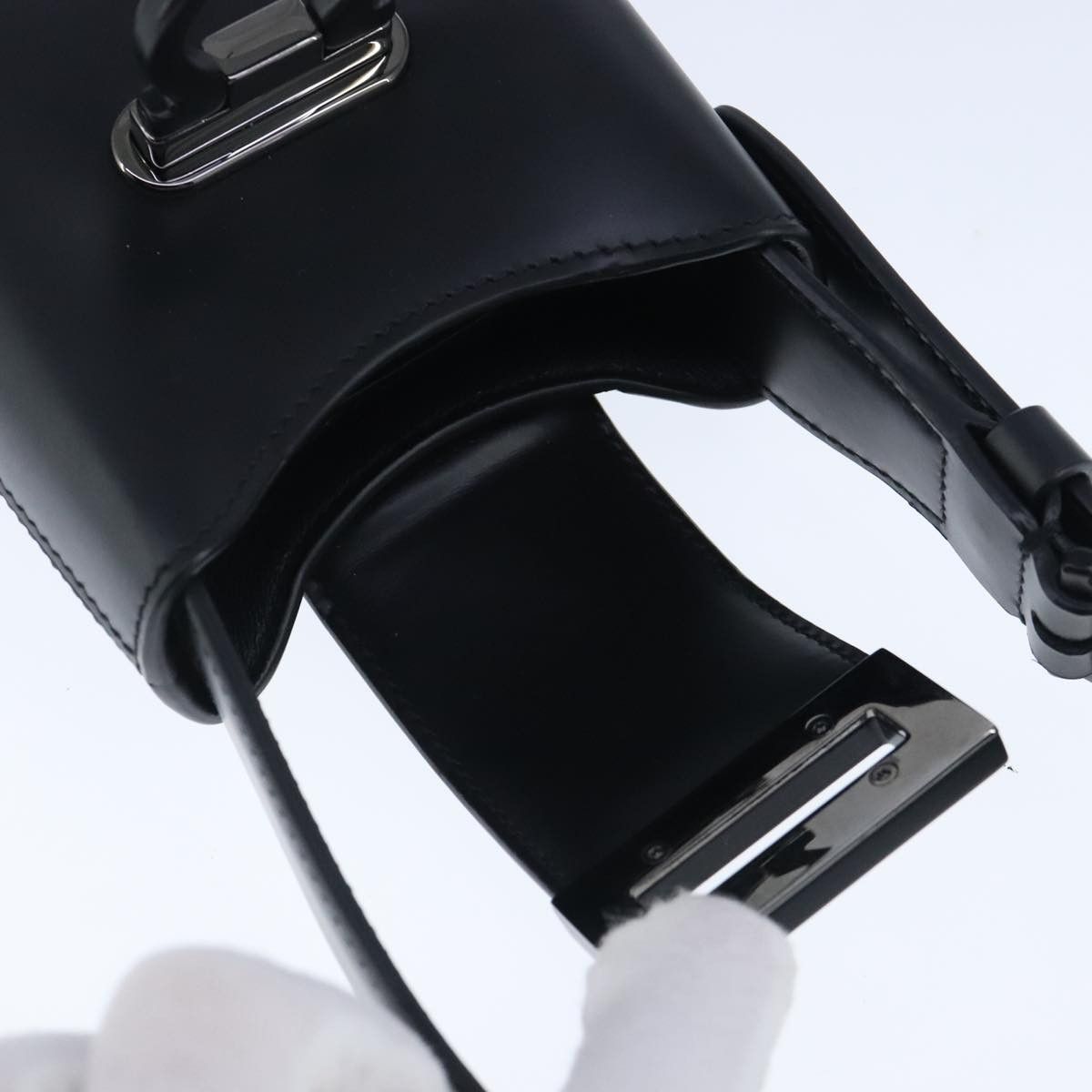 Salvatore Ferragamo Gancini Black Leather Handbag (Pre-Owned) Size ONE SIZE - 19 Thumbnail