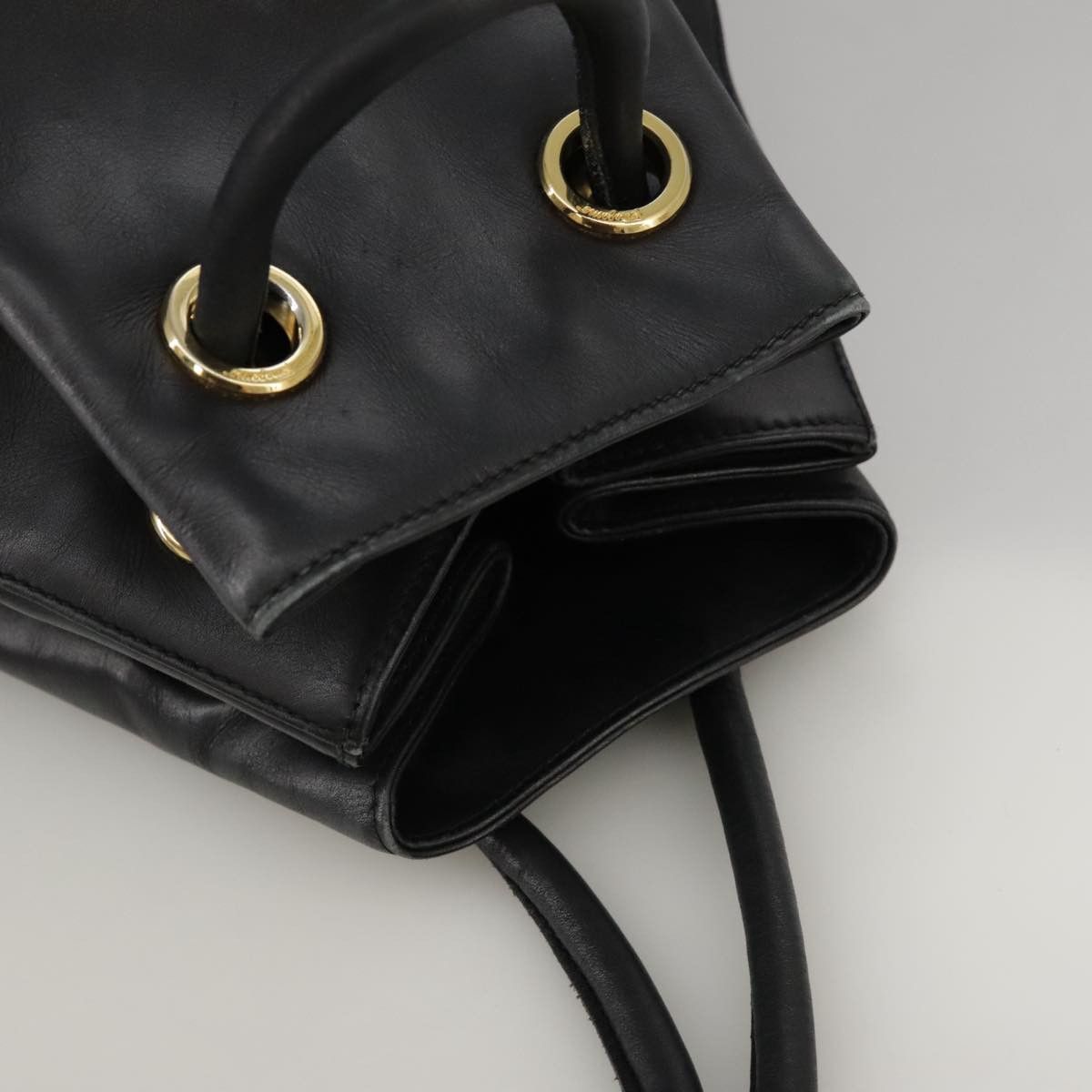 Salvatore Ferragamo Vara Black Leather Shoulder Bag (Pre-Owned) Size ONE SIZE - 18 Thumbnail