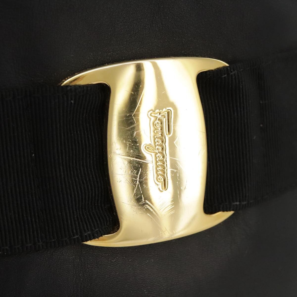 Salvatore Ferragamo Vara Black Leather Shoulder Bag (Pre-Owned) Size ONE SIZE - 14 Thumbnail