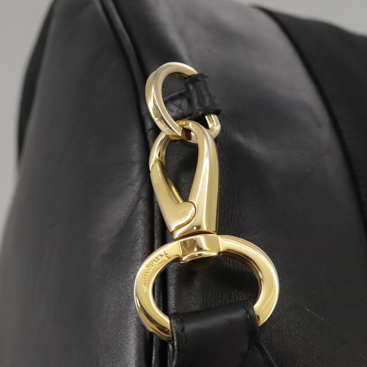 Salvatore Ferragamo Vara Black Leather Shoulder Bag (Pre-Owned) Size ONE SIZE - 11 Thumbnail