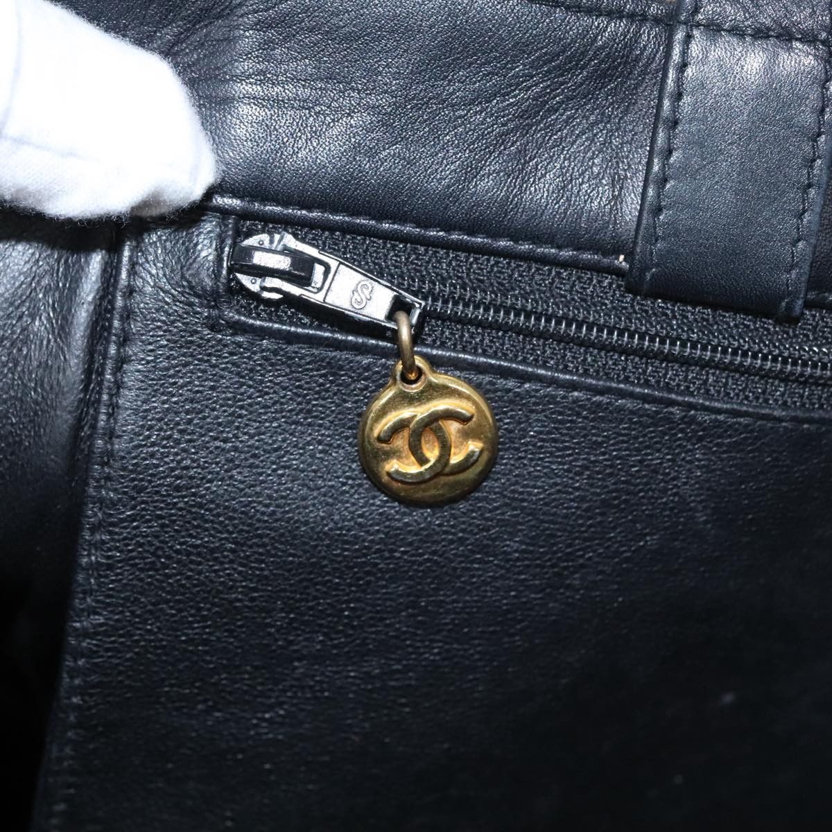 Chanel Cc Black Leather Tote Bag (Pre-Owned) Size ONE SIZE - 13 Thumbnail