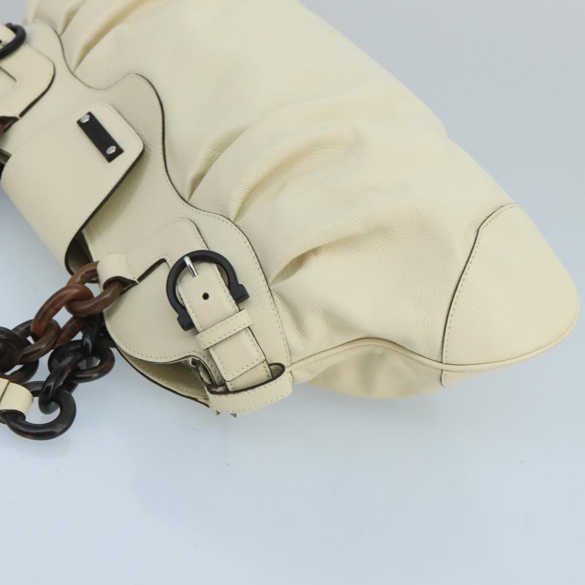 Salvatore Ferragamo White Leather Shoulder Bag (Pre-Owned) Size ONE SIZE - 4 Thumbnail