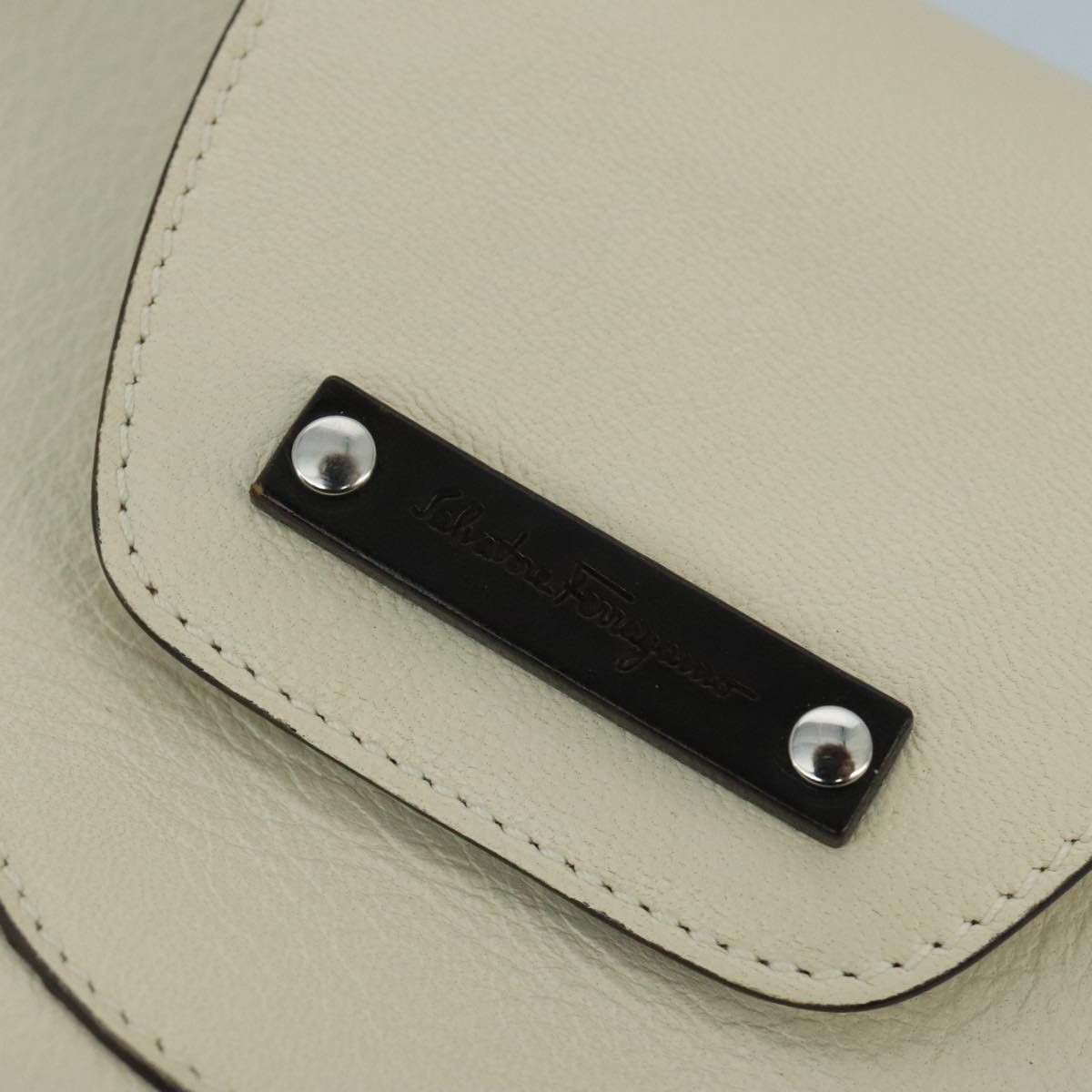 Salvatore Ferragamo White Leather Shoulder Bag (Pre-Owned) Size ONE SIZE - 19 Thumbnail