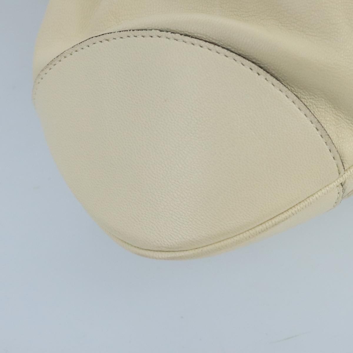 Salvatore Ferragamo White Leather Shoulder Bag (Pre-Owned) Size ONE SIZE - 10 Thumbnail