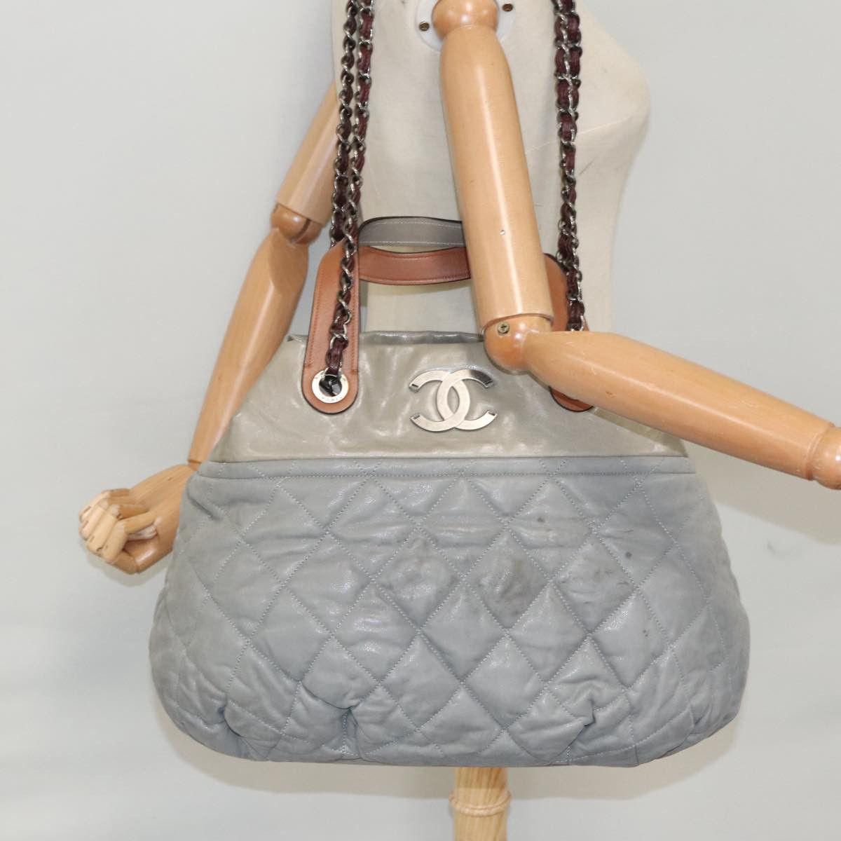 Chanel Quilted Grey Leather Handbag (Pre-Owned) Size ONE SIZE - 12 Thumbnail