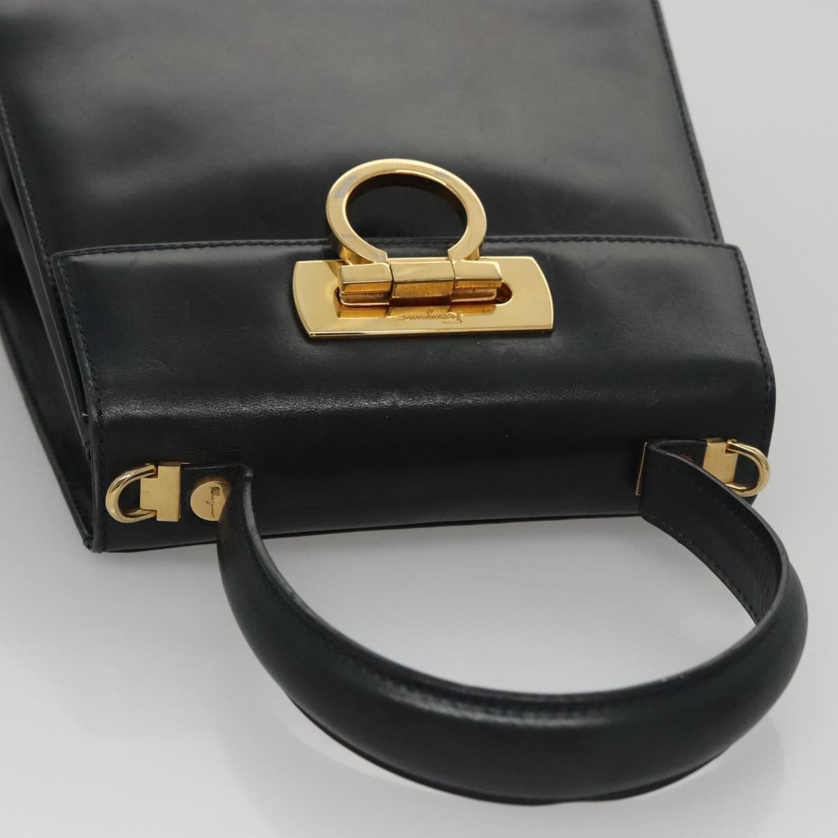 Salvatore Ferragamo Gancini Black Leather Handbag (Pre-Owned) Size ONE SIZE - 4 Thumbnail