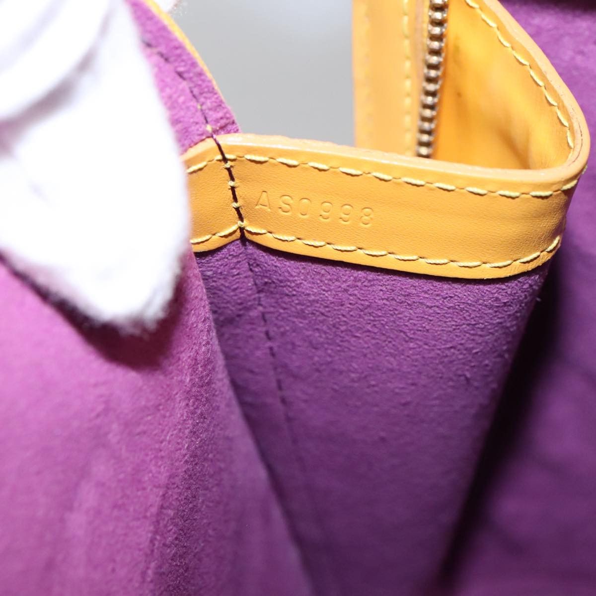 Louis Vuitton Lussac Yellow Leather Shoulder Bag (Pre-Owned) Size ONE SIZE - 18 Thumbnail