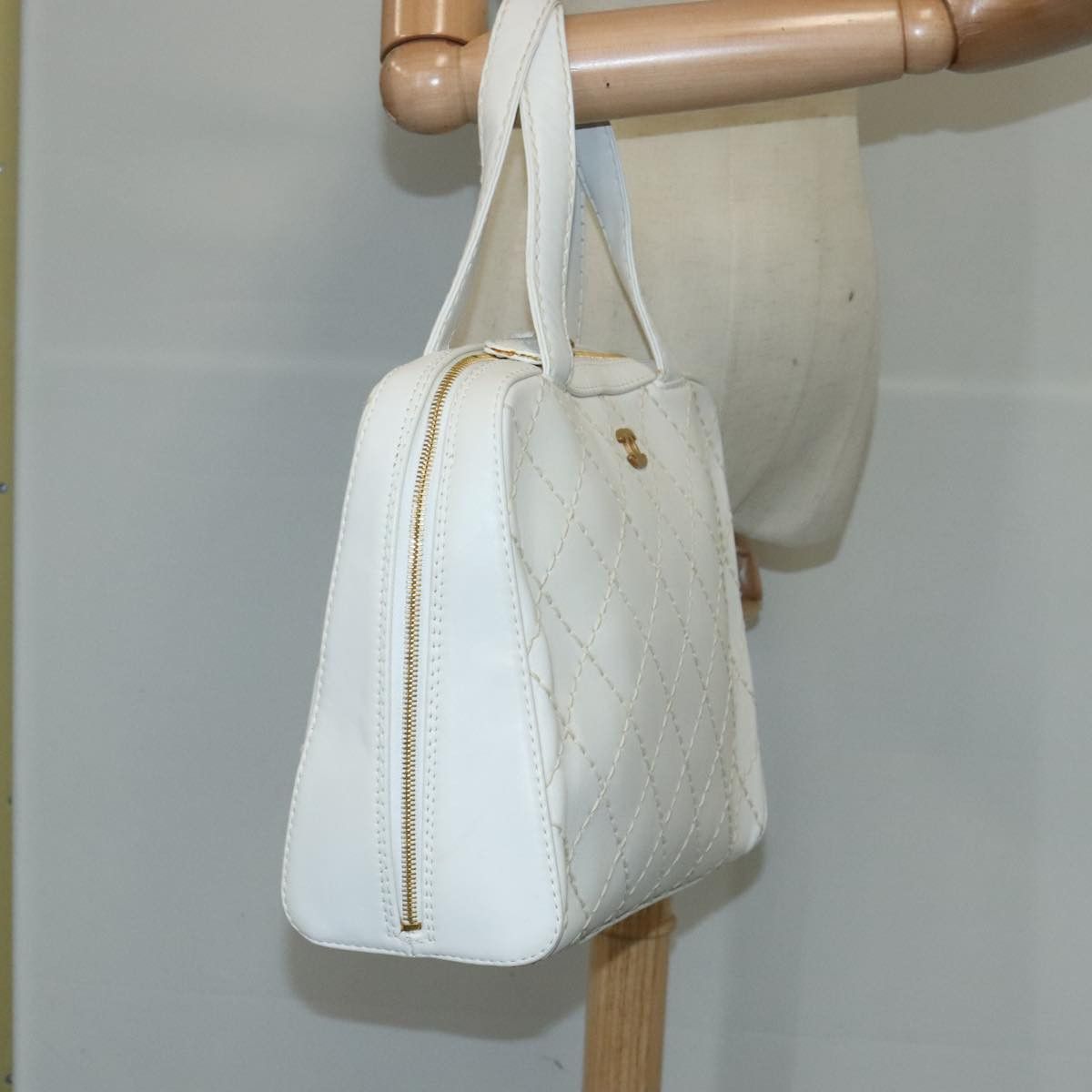 Chanel Wild Stitch White Leather Handbag (Pre-Owned) Size ONE SIZE - 16 Thumbnail
