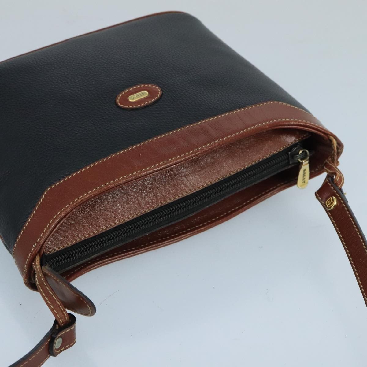 Bally Black Leather Shoulder Bag (Pre-Owned) Size ONE SIZE - 19 Thumbnail
