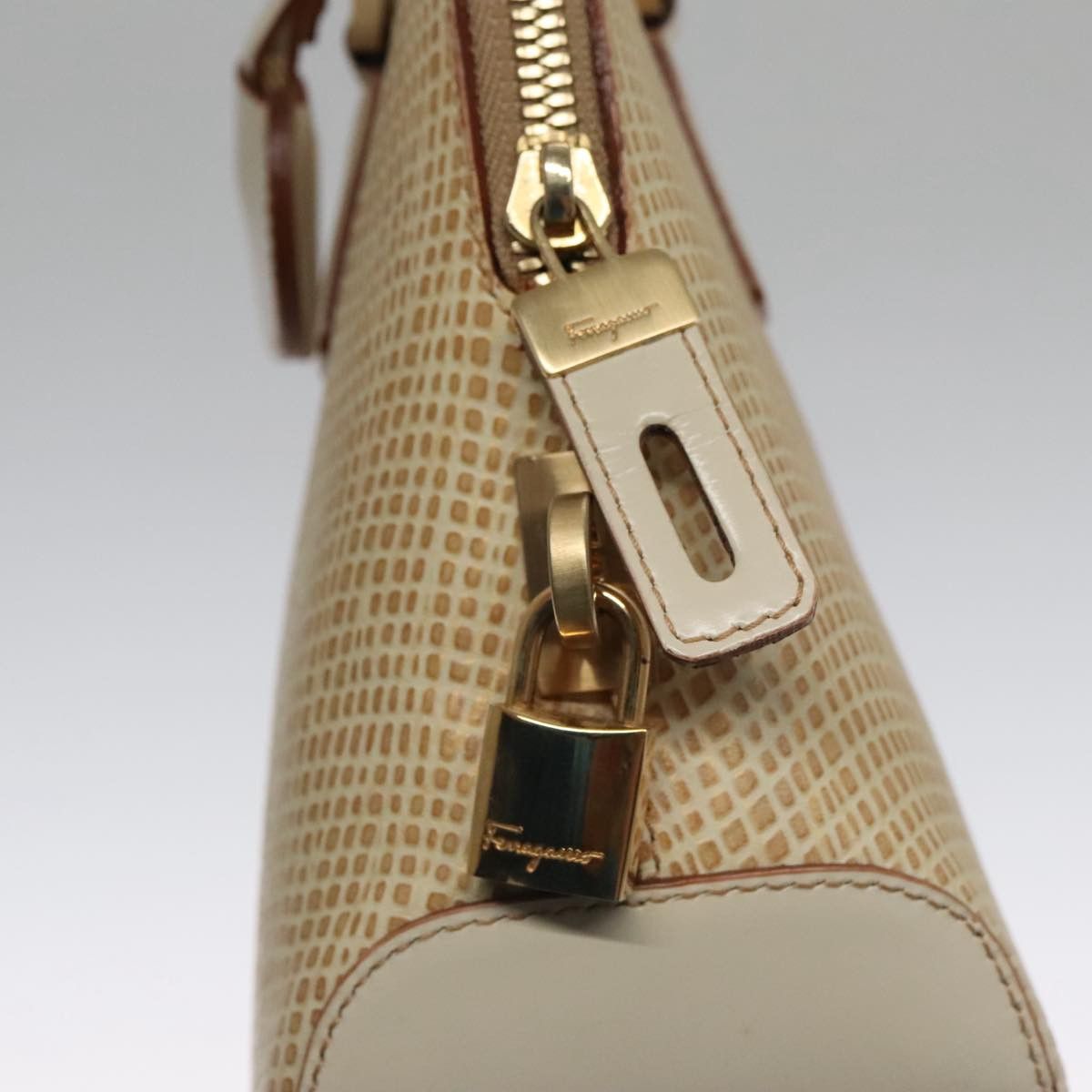 Salvatore Ferragamo Beige Leather Shoulder Bag (Pre-Owned) Size ONE SIZE - 7 Thumbnail