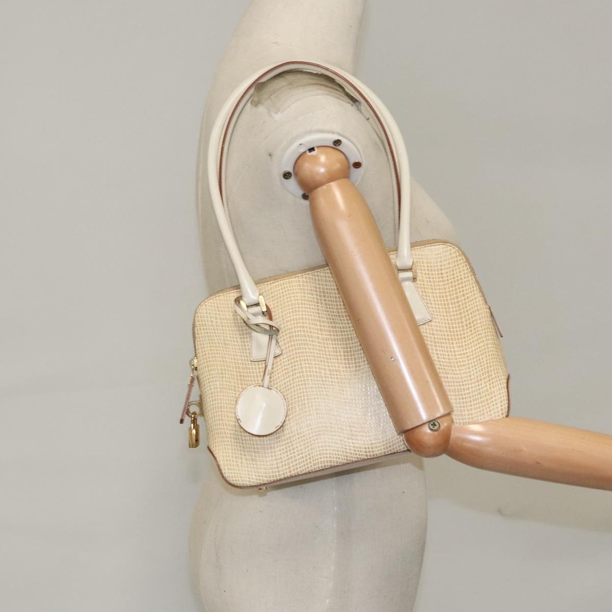 Salvatore Ferragamo Beige Leather Shoulder Bag (Pre-Owned) Size ONE SIZE - 10 Thumbnail