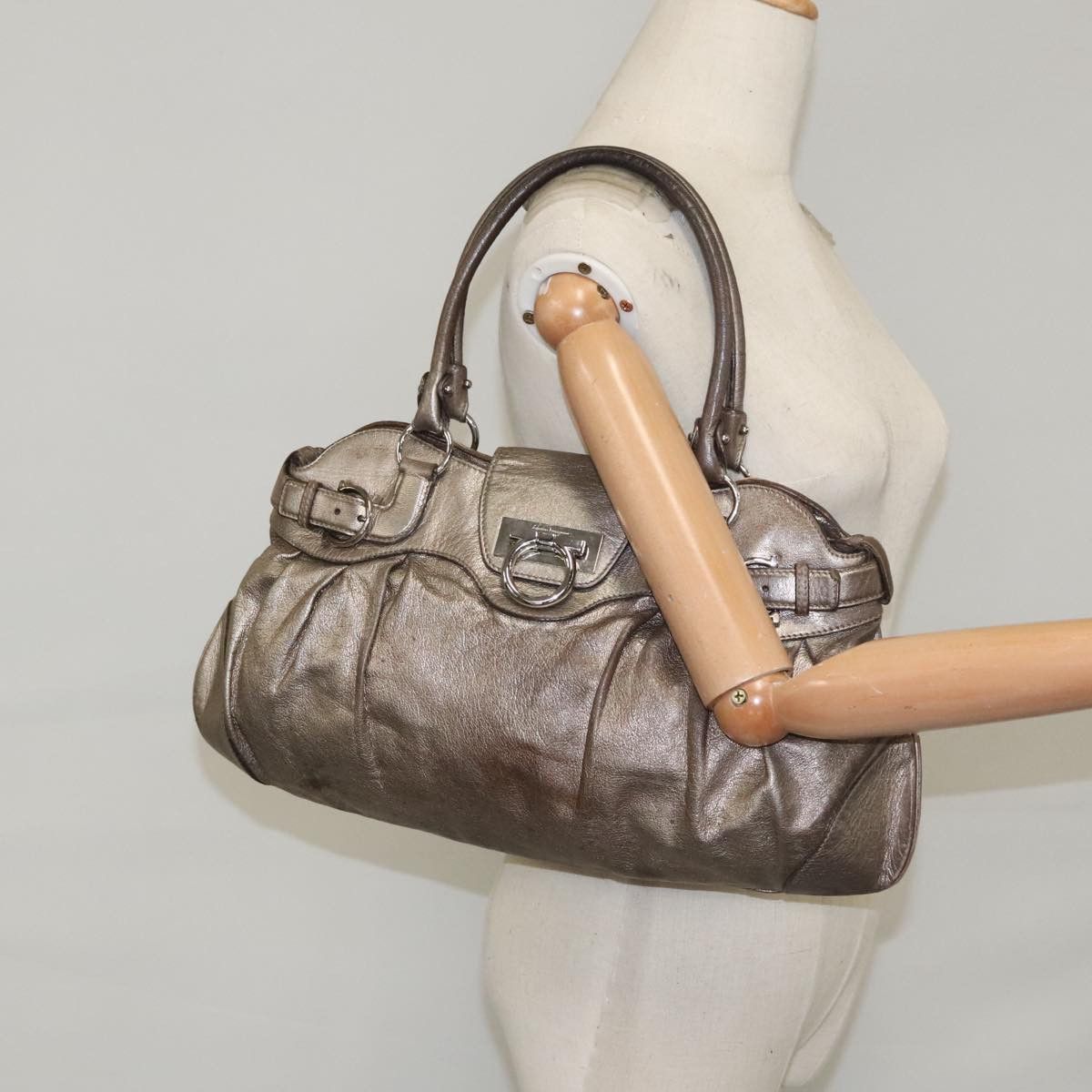 Salvatore Ferragamo Gancini Gold Leather Handbag (Pre-Owned) Size ONE SIZE - 16 Thumbnail