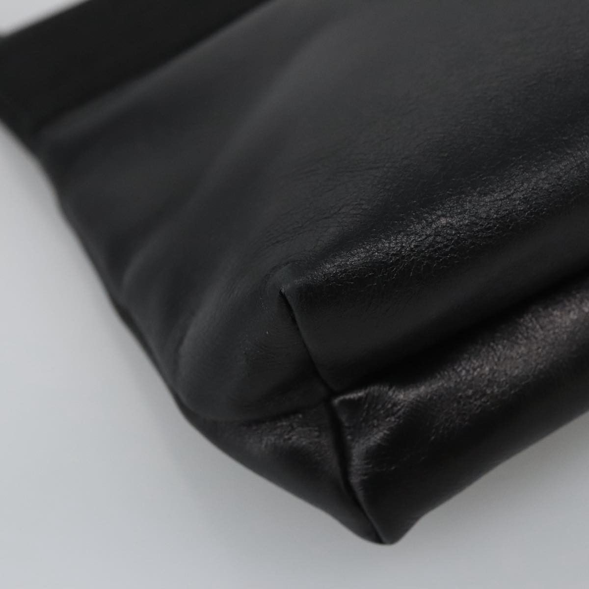 Salvatore Ferragamo Black Leather Shoulder Bag (Pre-Owned) Size ONE SIZE - 8 Thumbnail