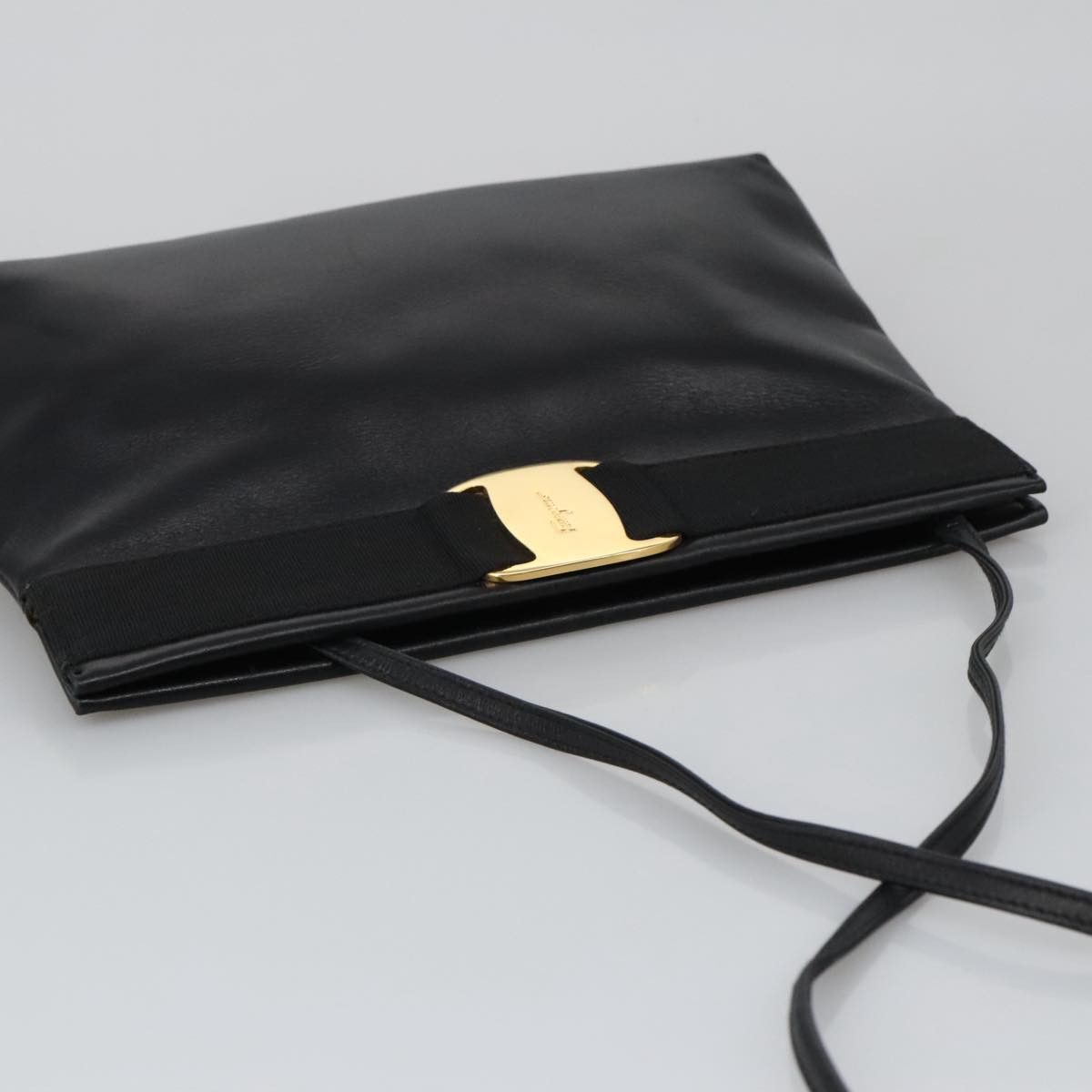 Salvatore Ferragamo Black Leather Shoulder Bag (Pre-Owned) Size ONE SIZE - 17 Thumbnail