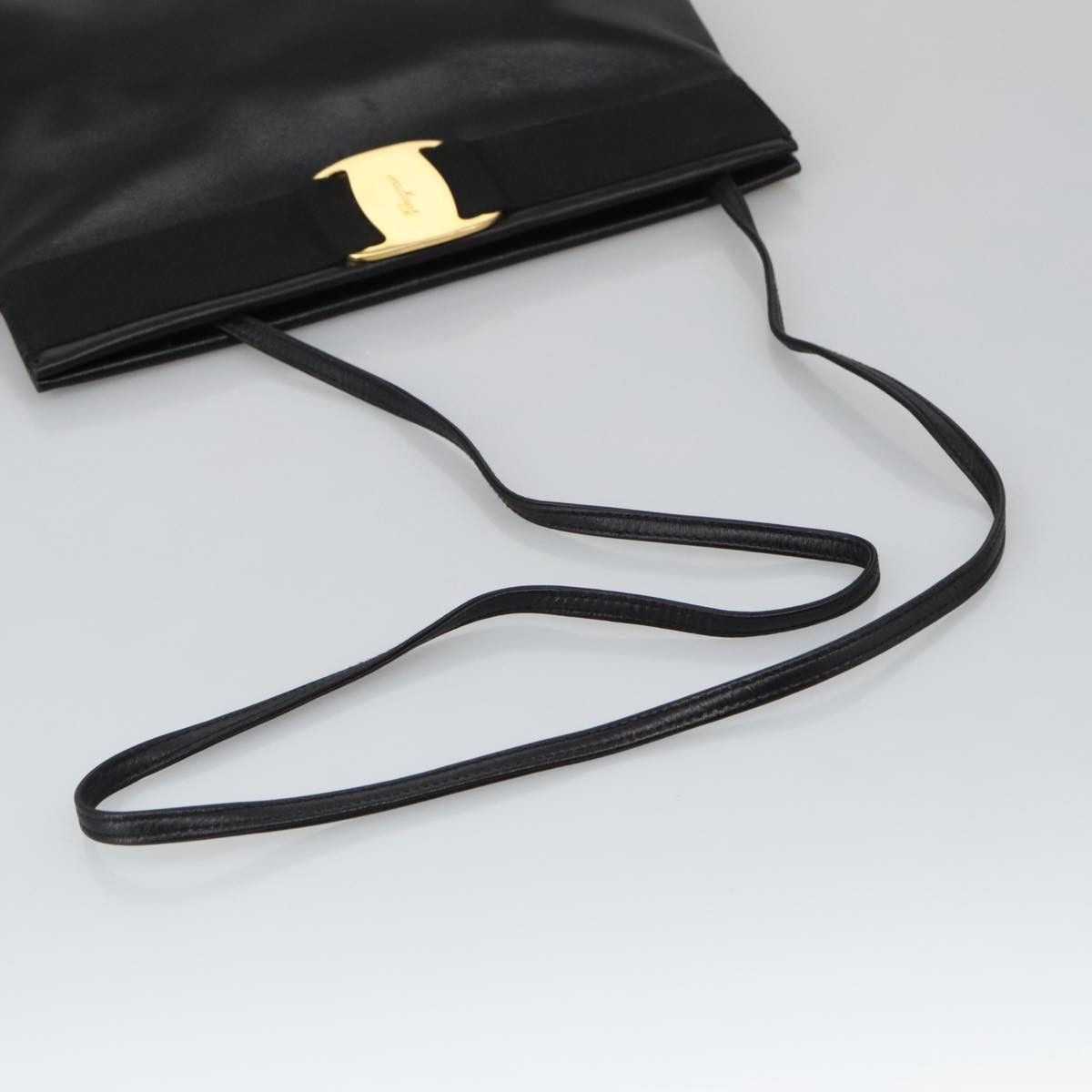 Salvatore Ferragamo Black Leather Shoulder Bag (Pre-Owned) Size ONE SIZE - 5 Thumbnail