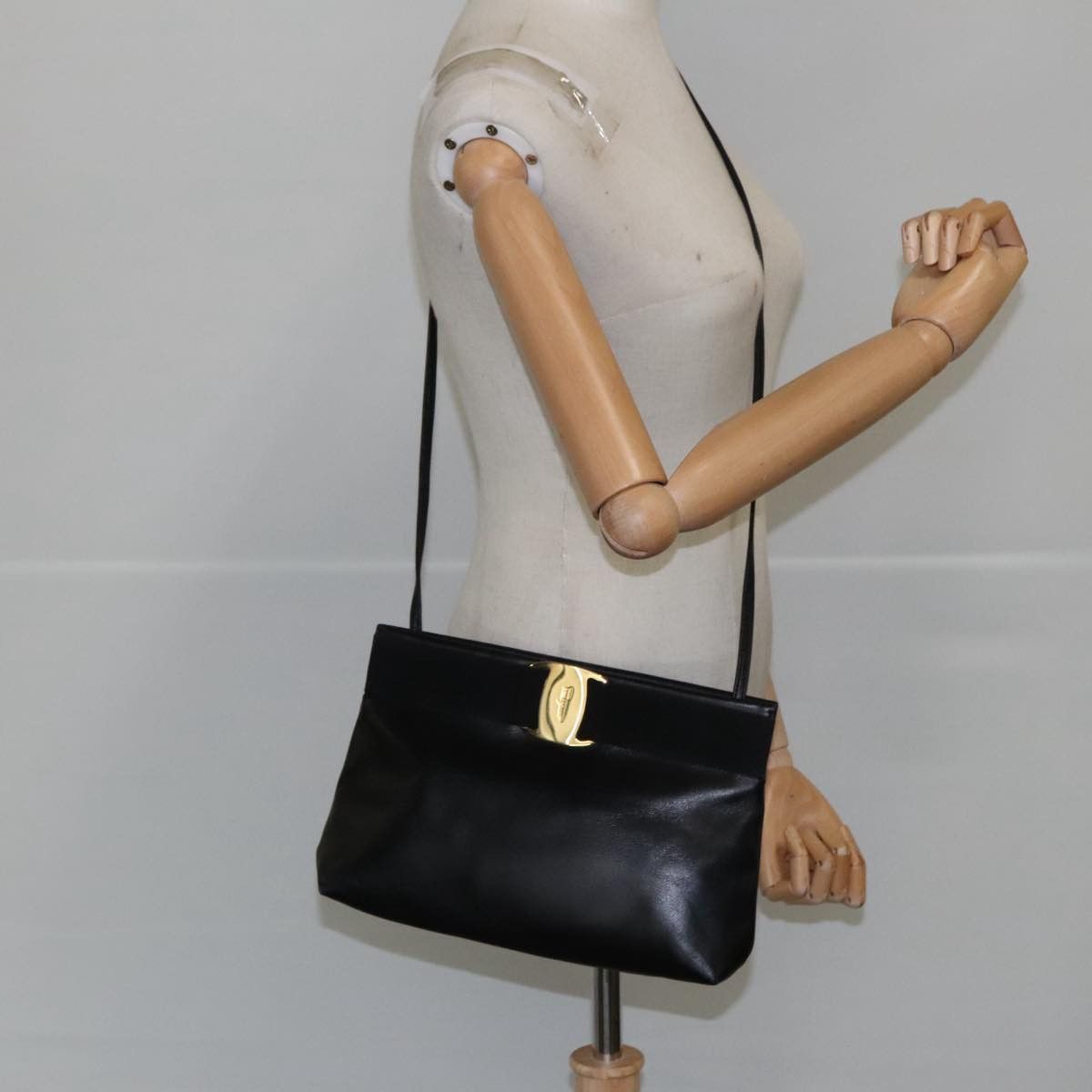Salvatore Ferragamo Black Leather Shoulder Bag (Pre-Owned) Size ONE SIZE - 15 Thumbnail