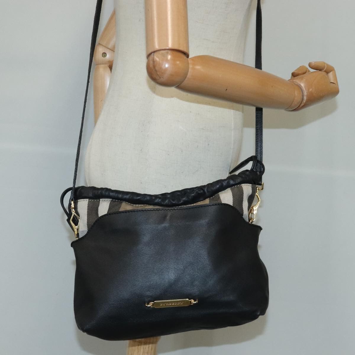 Burberry Black Leather Shoulder Bag (Pre-Owned) Size ONE SIZE - 11 Thumbnail
