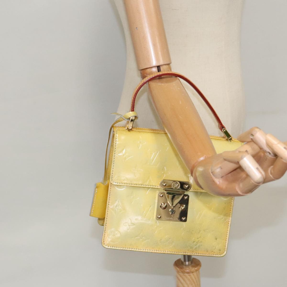 Louis Vuitton Spring Street Yellow Patent Leather Handbag (Pre-Owned) Size ONE SIZE - 19 Thumbnail