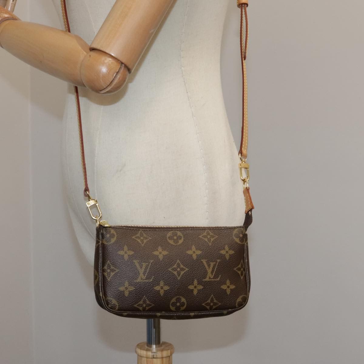 Louis Vuitton Louis Vuitton Pochette Accessoire clutch Size ONE SIZE - 18 Thumbnail