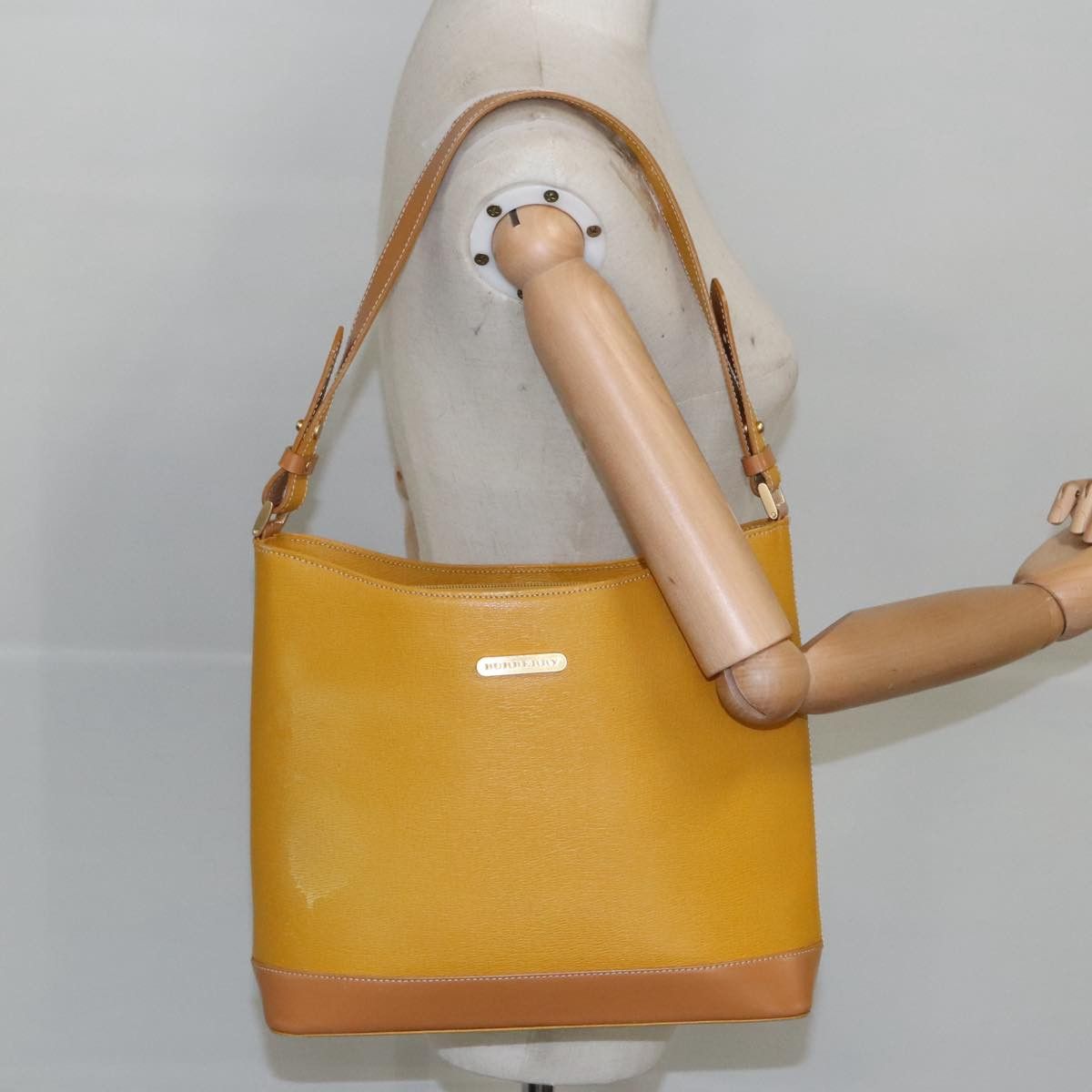 Burberry Yellow Leather Shoulder Bag (Pre-Owned) Size ONE SIZE - 14 Thumbnail