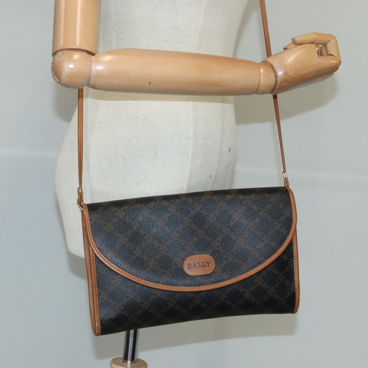 Bally Black Leather Shoulder Bag (Pre-Owned) Size ONE SIZE - 14 Thumbnail