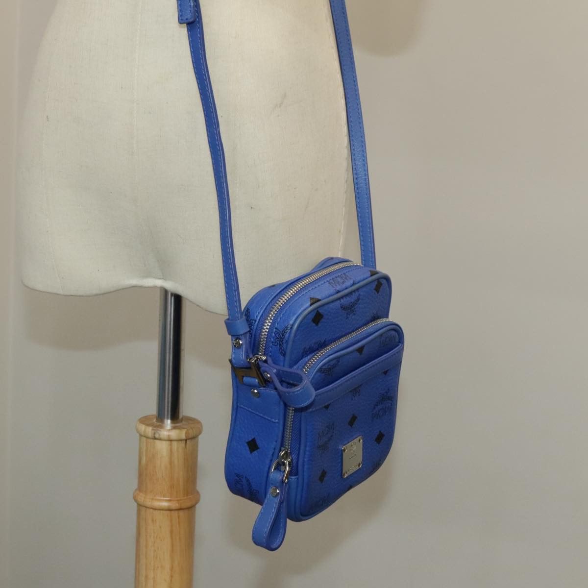MCM Visetos Blue Canvas Shoulder Bag (Pre-Owned) Size ONE SIZE - 18 Thumbnail