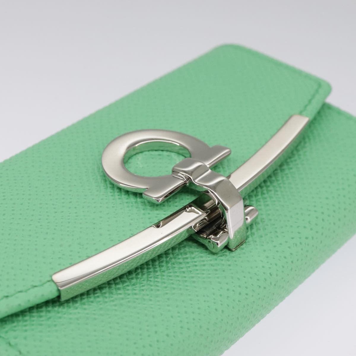 Salvatore Ferragamo Gancini Green Leather Wallet (Pre-Owned) Size ONE SIZE - 10 Thumbnail