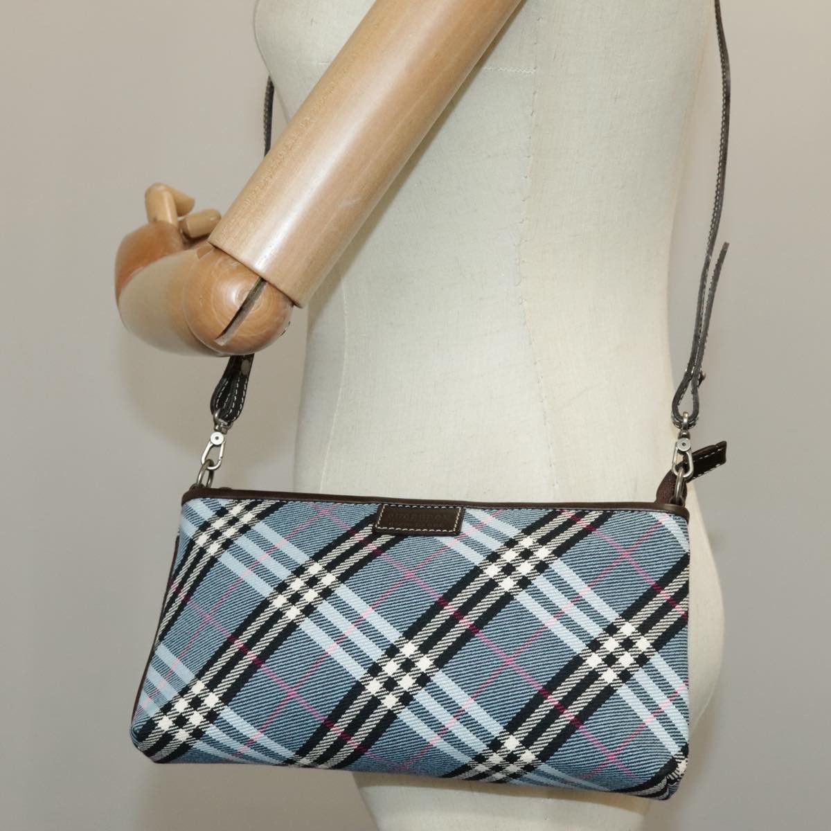 Burberry Nova Check Blue Canvas Shoulder Bag (Pre-Owned) Size ONE SIZE - 17 Thumbnail