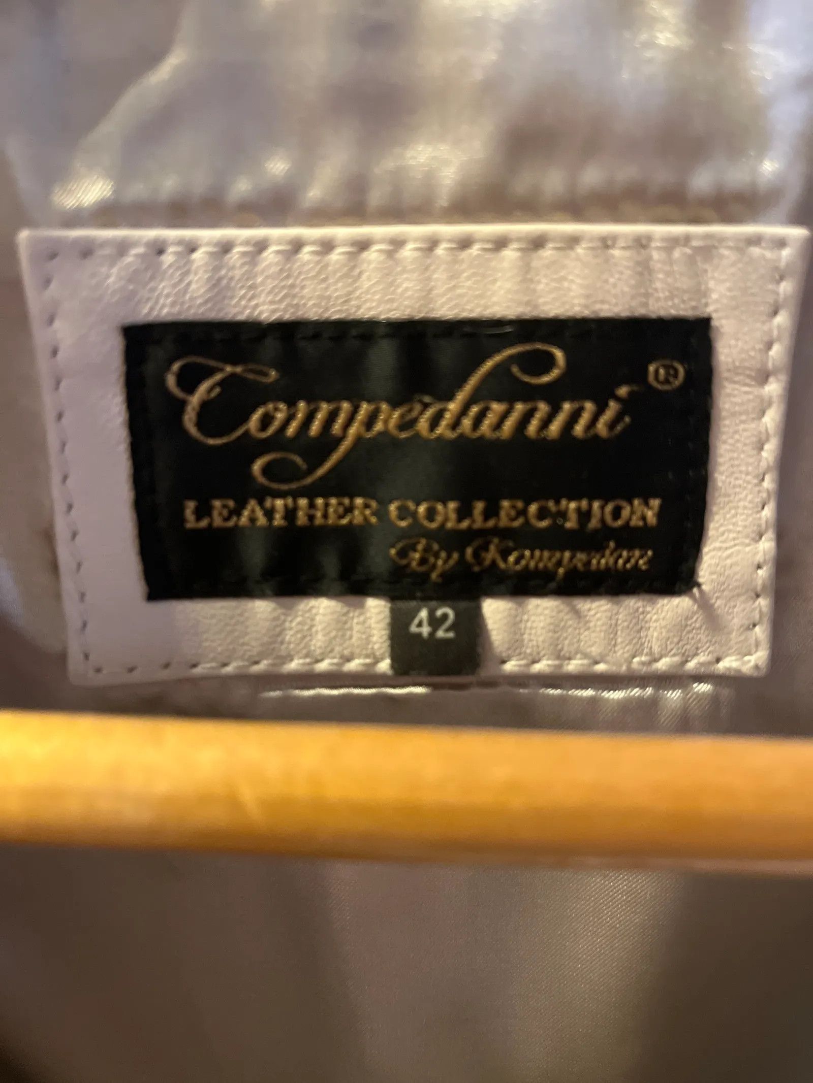 Roberto Cavalli Roberto Cavalli Leather Jacket Size M / US 6-8 / IT 42-44 - 2 Thumbnail
