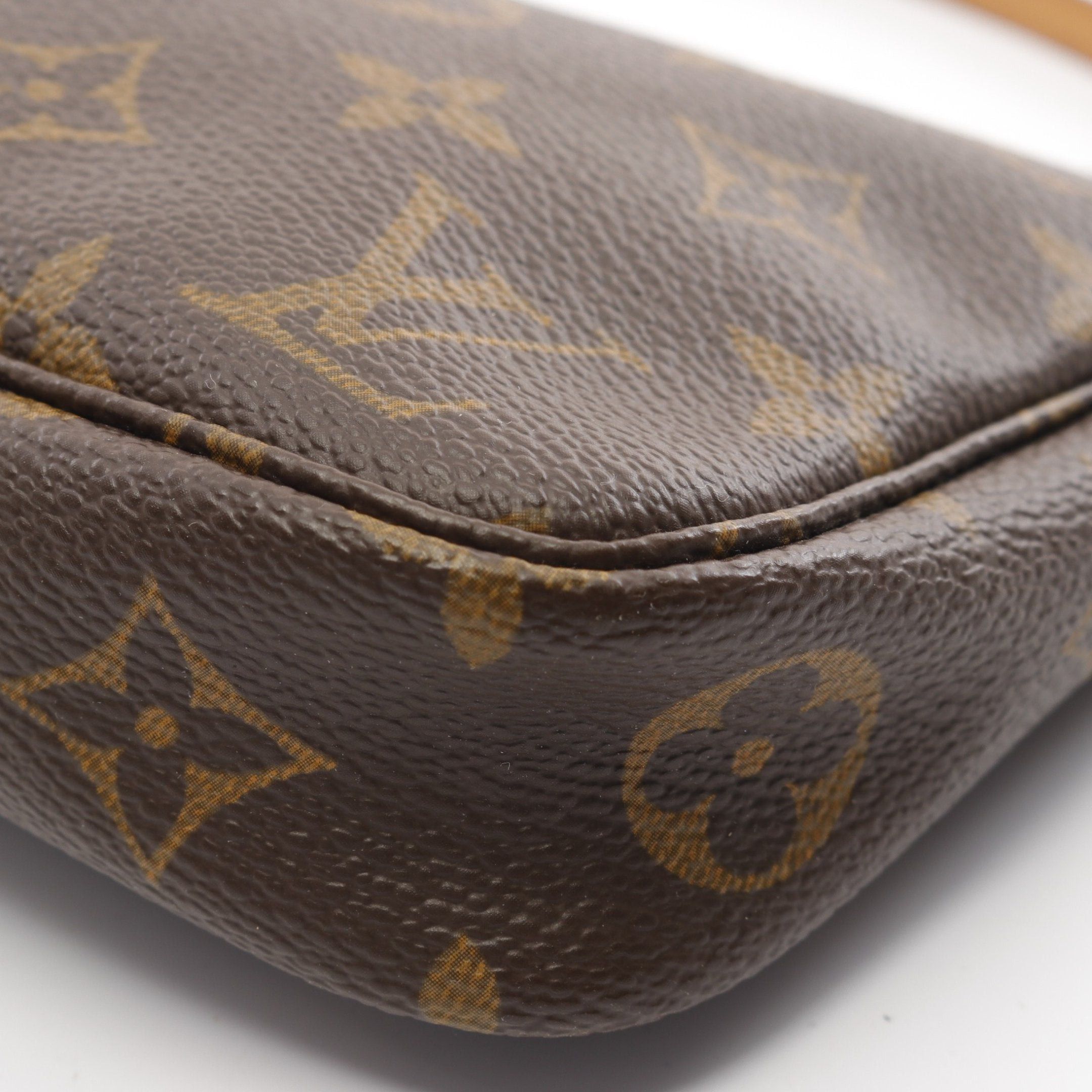 Louis Vuitton Louis Vuitton Pochette Accessoires Monogram Handbag Leather Brown Size ONE SIZE - 8 Thumbnail
