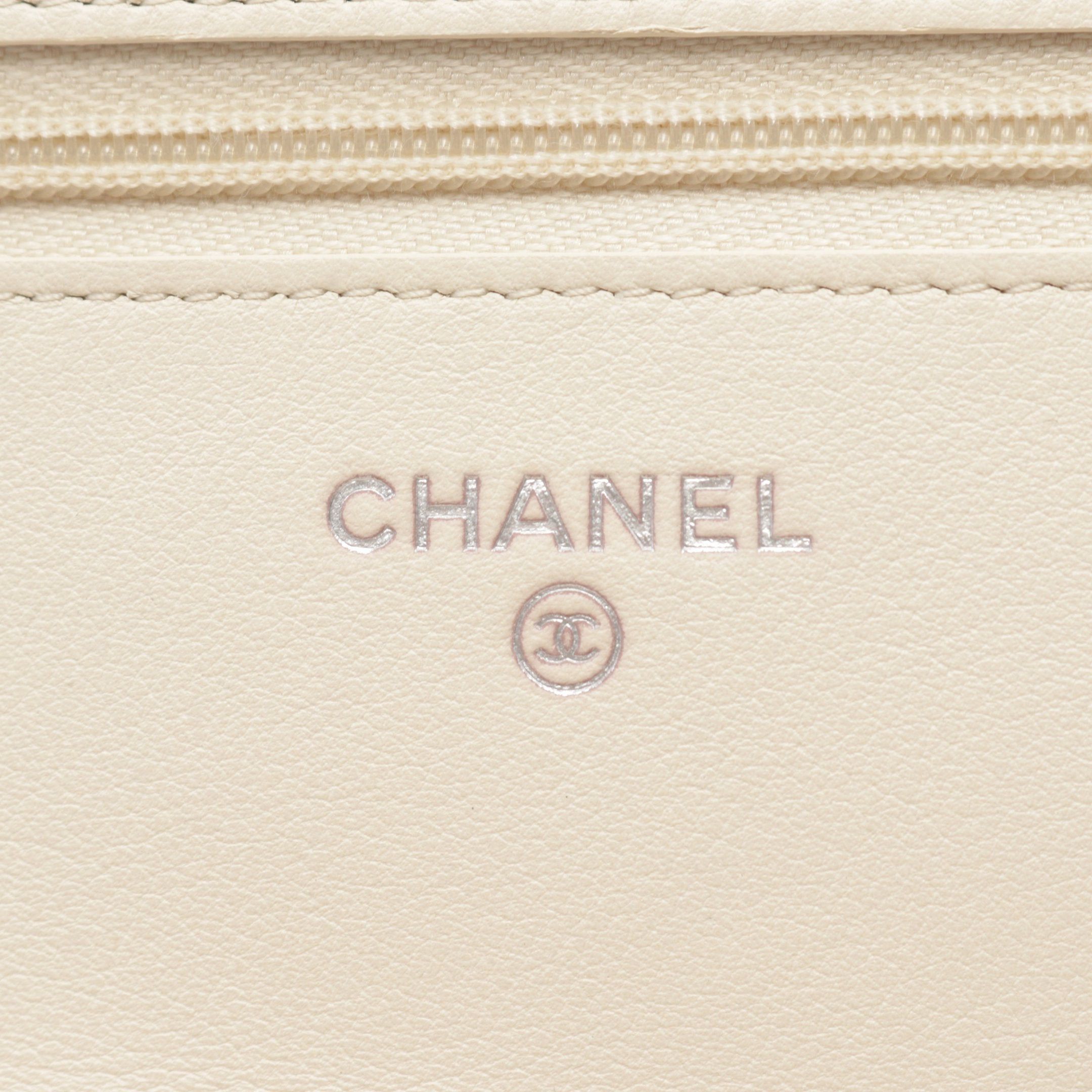Chanel Chanel V-Stitch Chevron Chain Wallet Leather Light Beige Silver Hardware Size ONE SIZE - 4 Thumbnail
