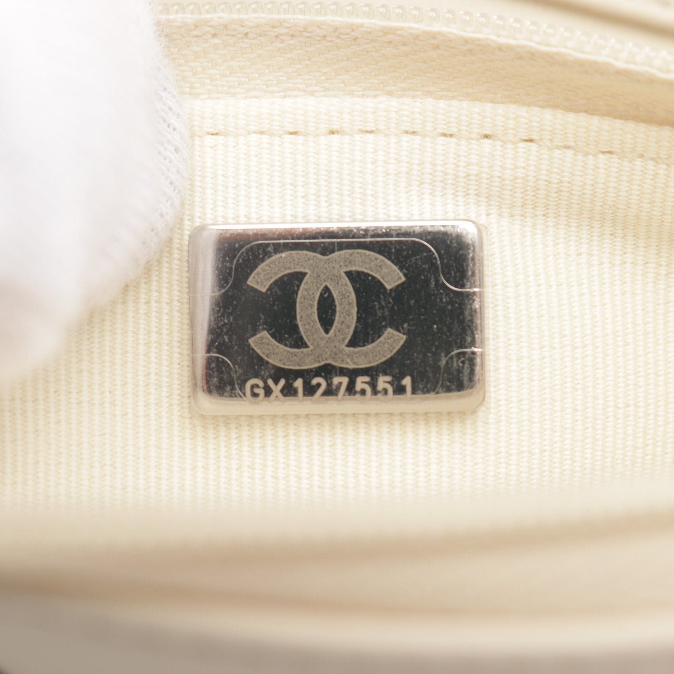 Chanel Chanel V-Stitch Chevron Chain Wallet Leather Light Beige Silver Hardware Size ONE SIZE - 5 Thumbnail