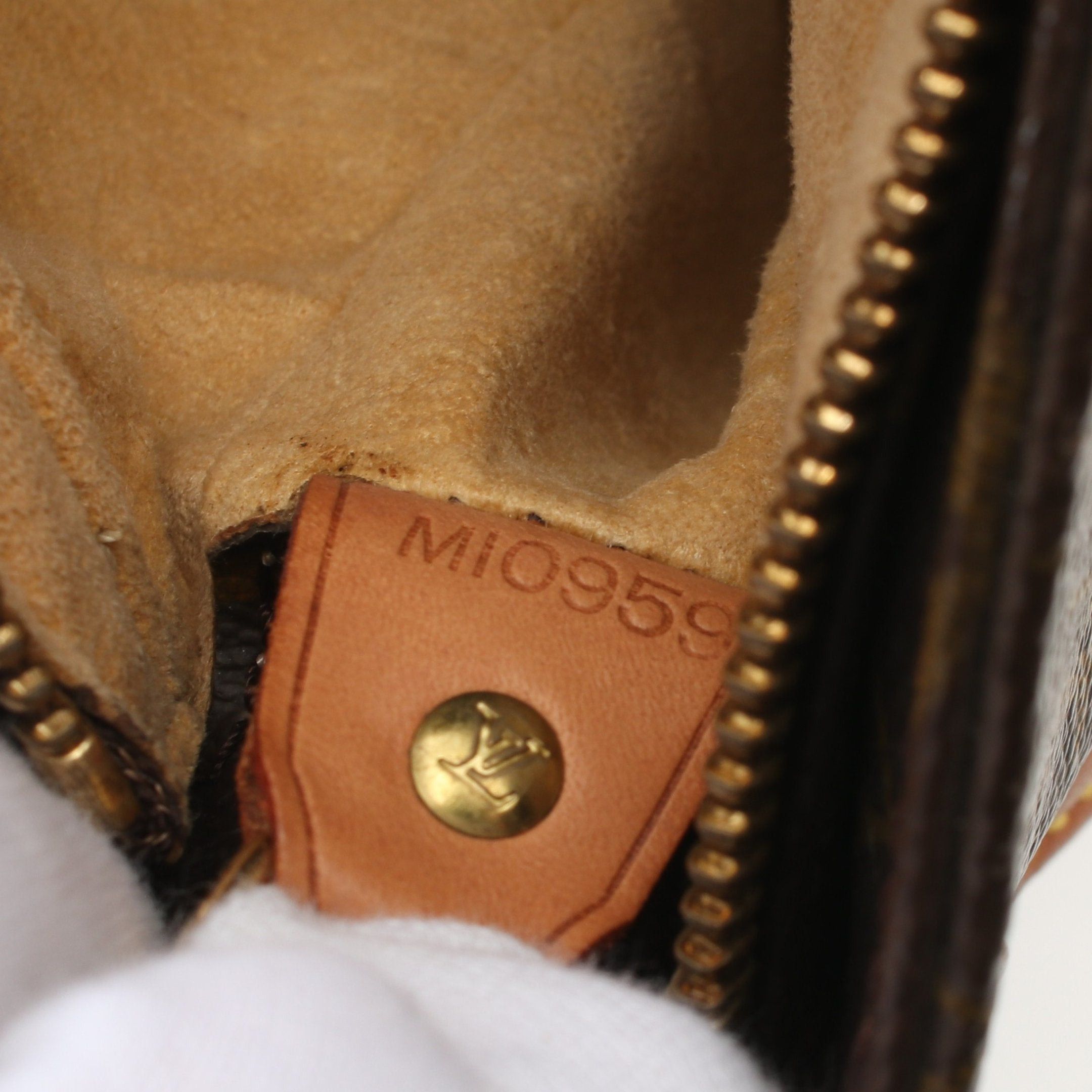 Louis Vuitton Louis Vuitton Looping Gm Monogram Shoulder Bag Leather Brown Size ONE SIZE - 5 Thumbnail