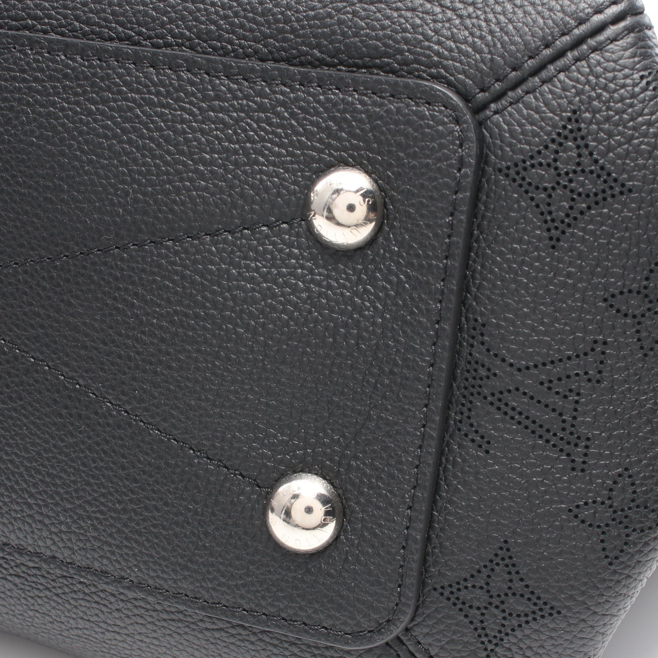 Louis Vuitton Louis Vuitton Omea Haumea Mahina Noir Handbag Leather Black Size ONE SIZE - 6 Thumbnail