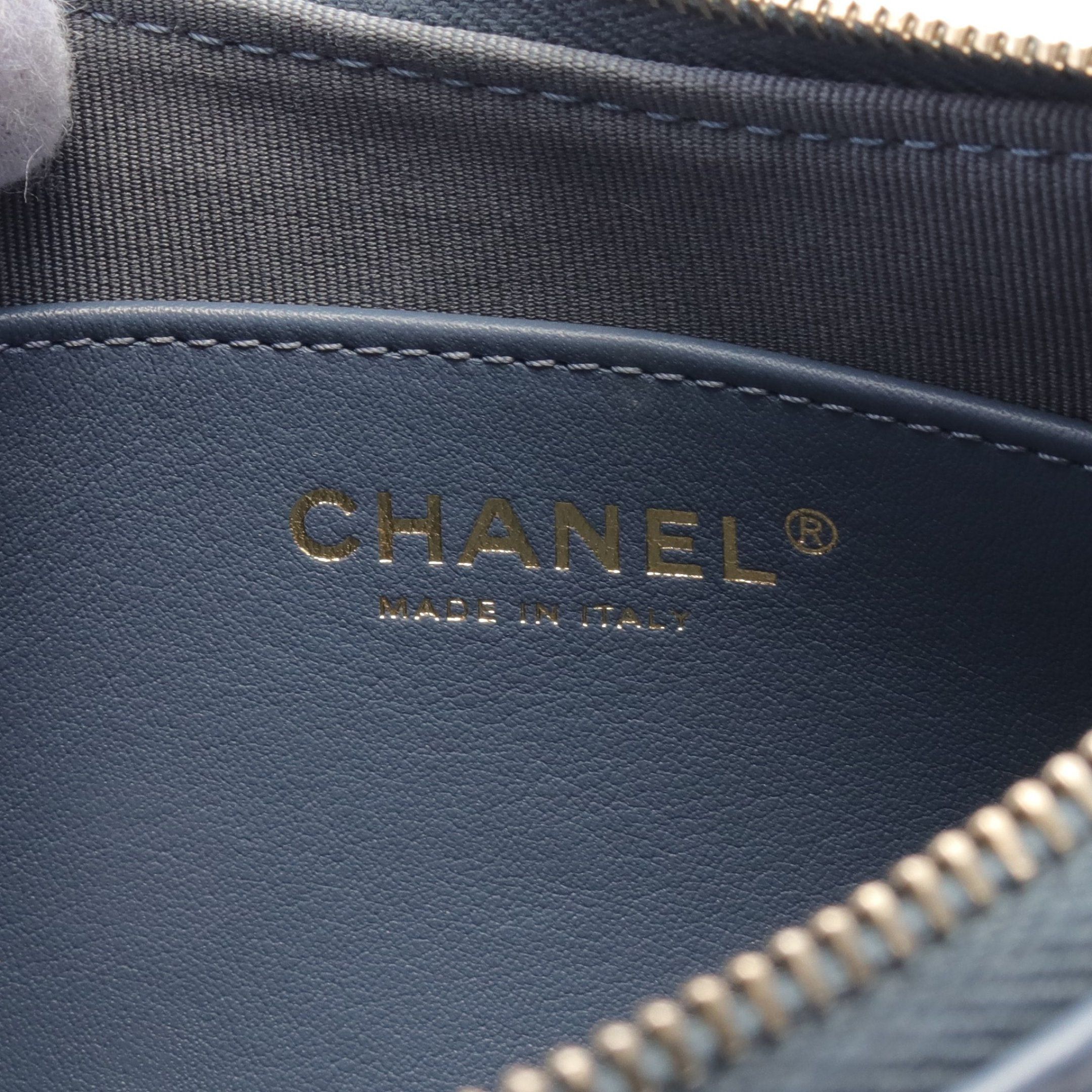 Chanel Chanel 19 Dizeneuf Matelasse Hobo Bag Handbag Leather Blue Gold Hardware Size ONE SIZE - 4 Thumbnail