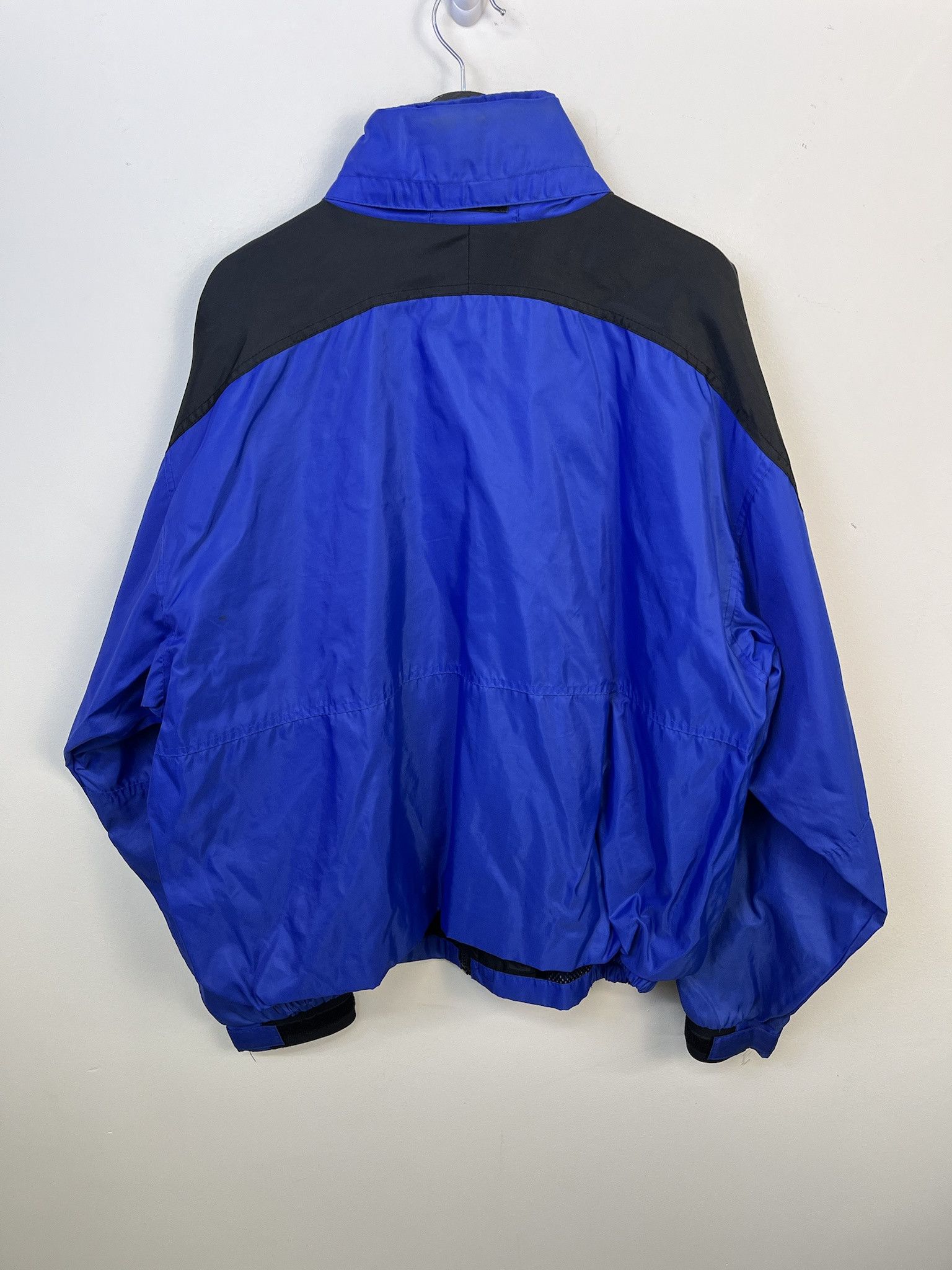 Marlboro × Vintage Vintage Jacket 1990s Marlboro Blue Black Zip Up Jacket Size L Size US L / EU 52-54 / 3 - 3 Thumbnail