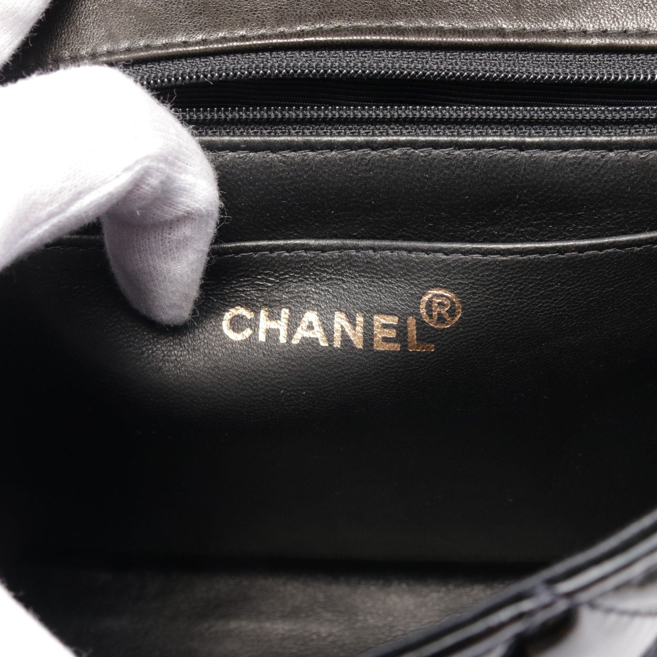 Chanel Chanel Matelasse Handbag Patent Leather Black Hardware Size ONE SIZE - 4 Thumbnail