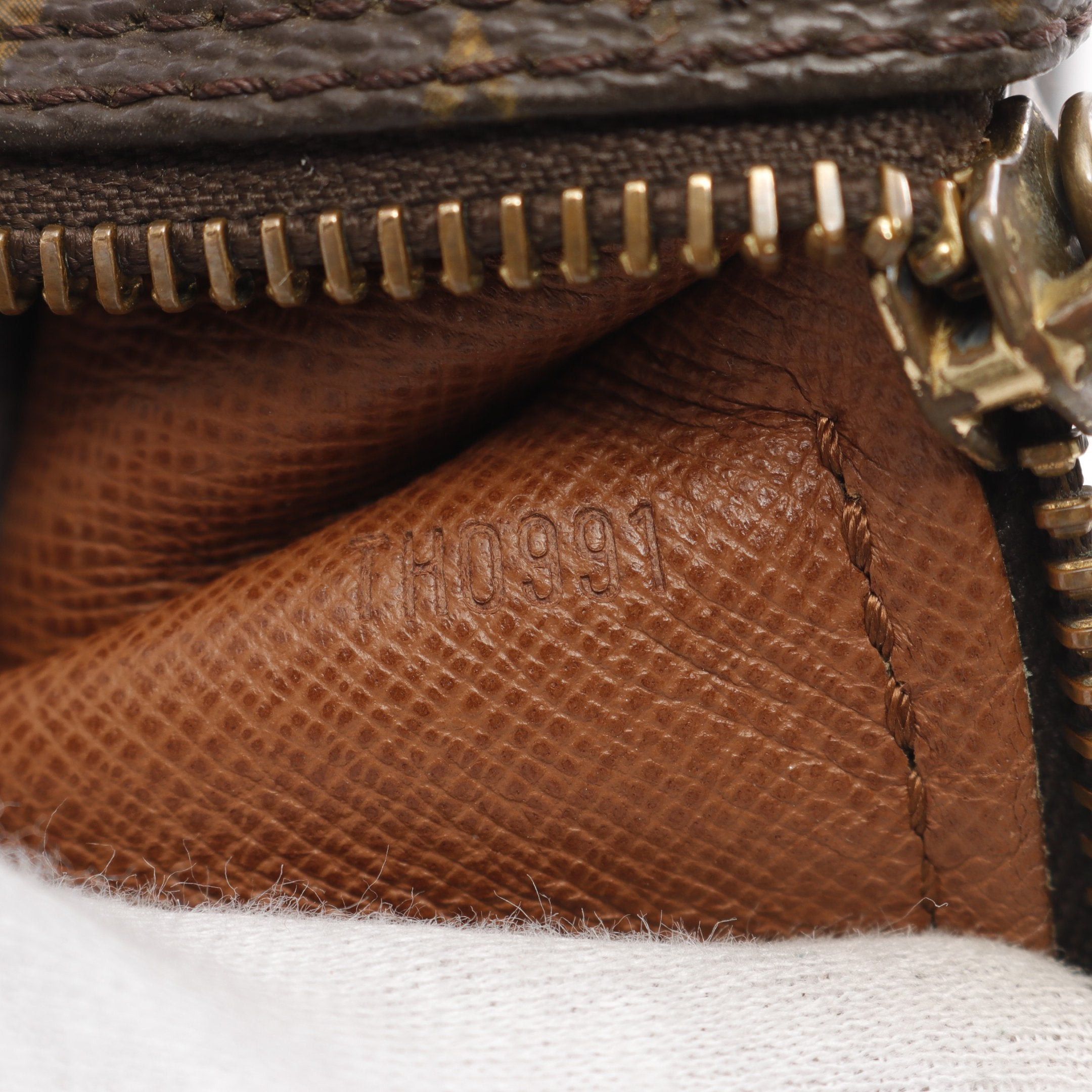 Louis Vuitton Louis Vuitton Papillon 30 Monogram Old Model Handbag Leather Brown Size ONE SIZE - 5 Thumbnail