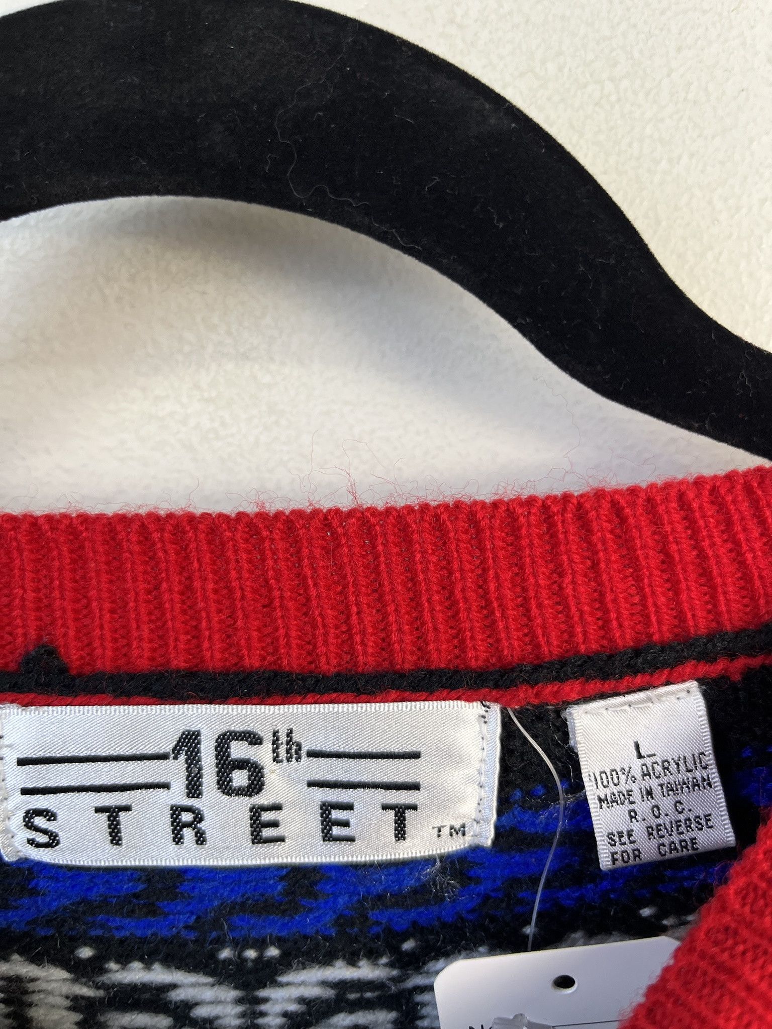 Vintage Vintage Knit Sweater 1990s Thick Knit 16th Street Red White Blue Pattern Knit Sweater Size L Size US M / EU 48-50 / 2 - 2 Thumbnail