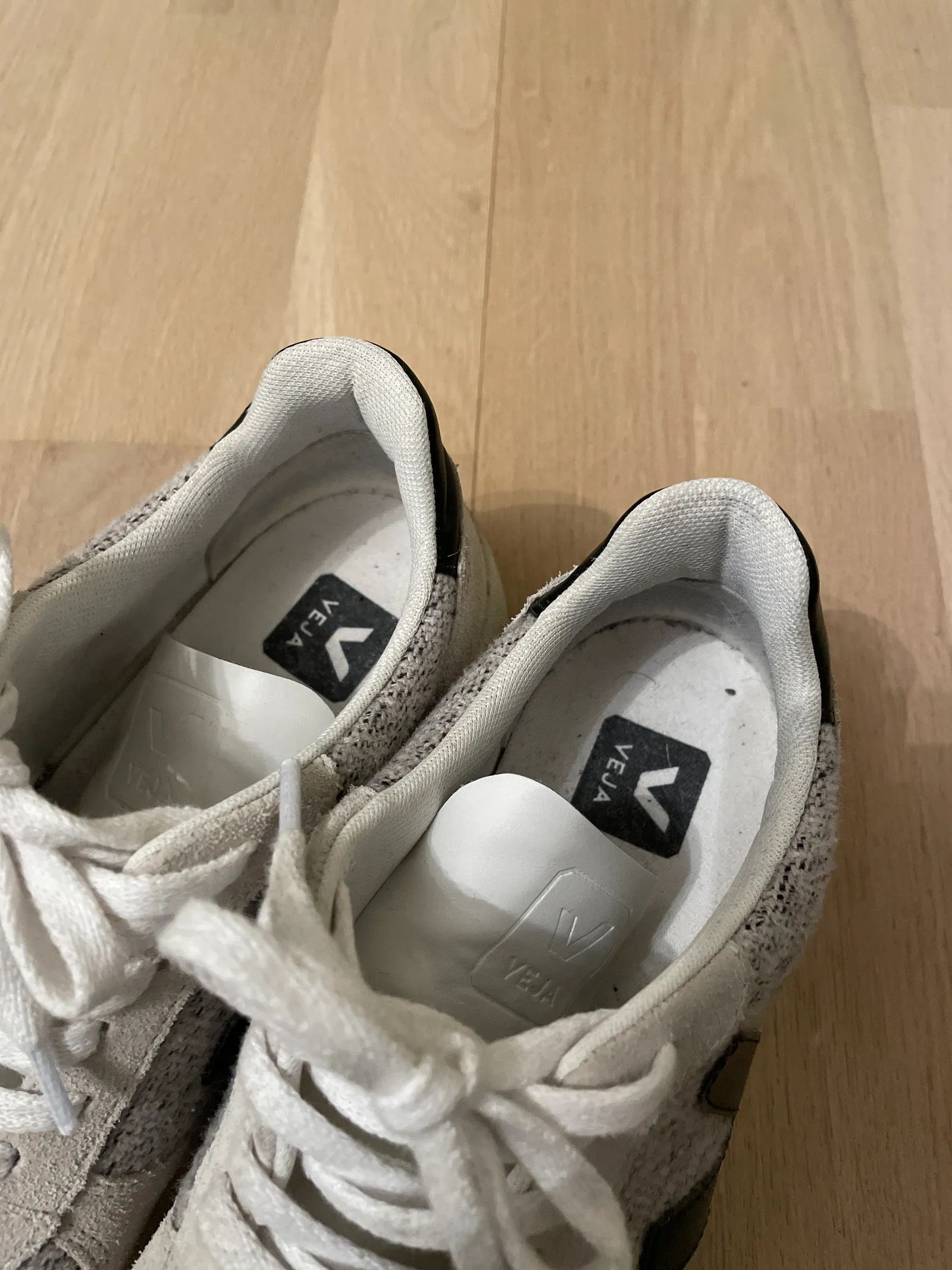 Veja Veja V10 Sneakers Size US 8 / IT 38 - 2 Thumbnail