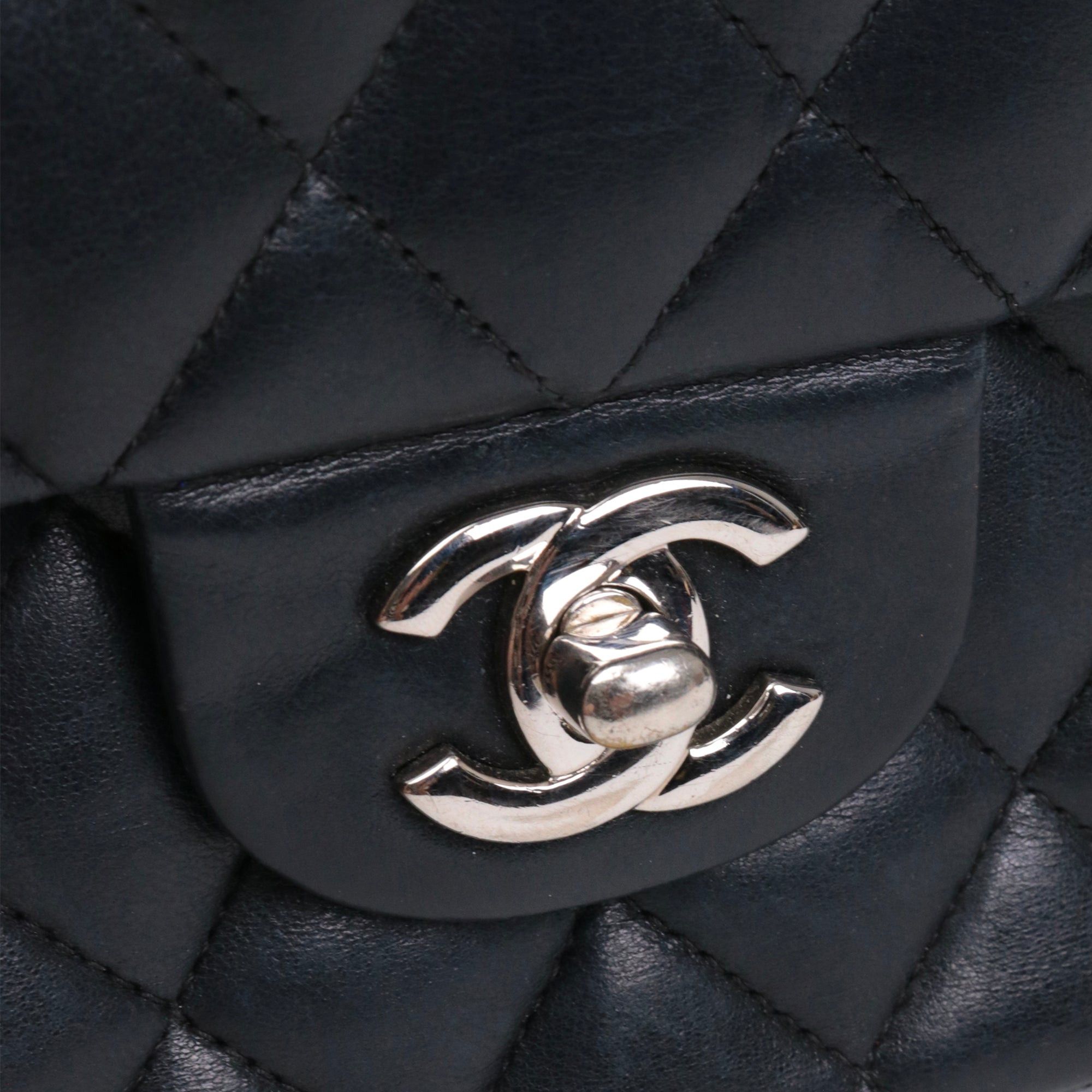 Chanel CHANEL - Chanel Timeless/Classique medium double flap handbag in black smooth leather Size ONE SIZE - 5 Thumbnail