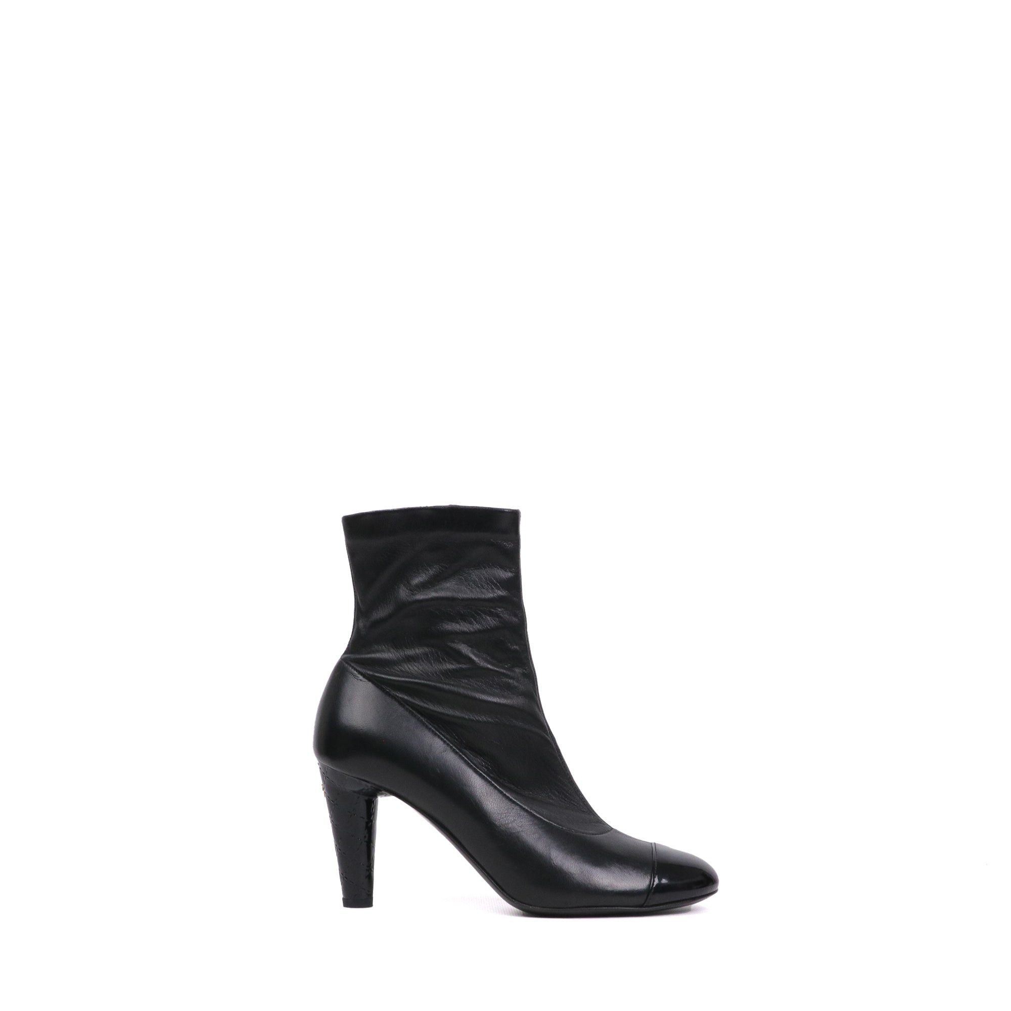 Chanel CHANEL - Chanel CC ankle boots in black leather (T37) Size US 6 / IT 36 - 2 Thumbnail